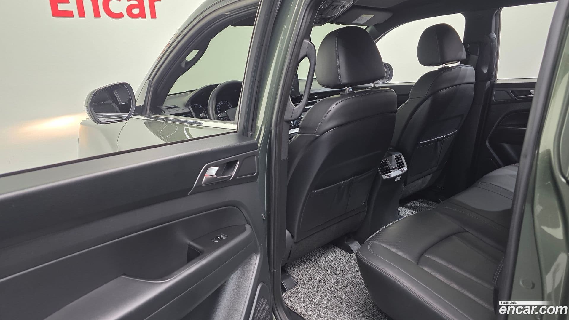Main__Slider__Photo:Rexton KG Mobility 2023.6-17