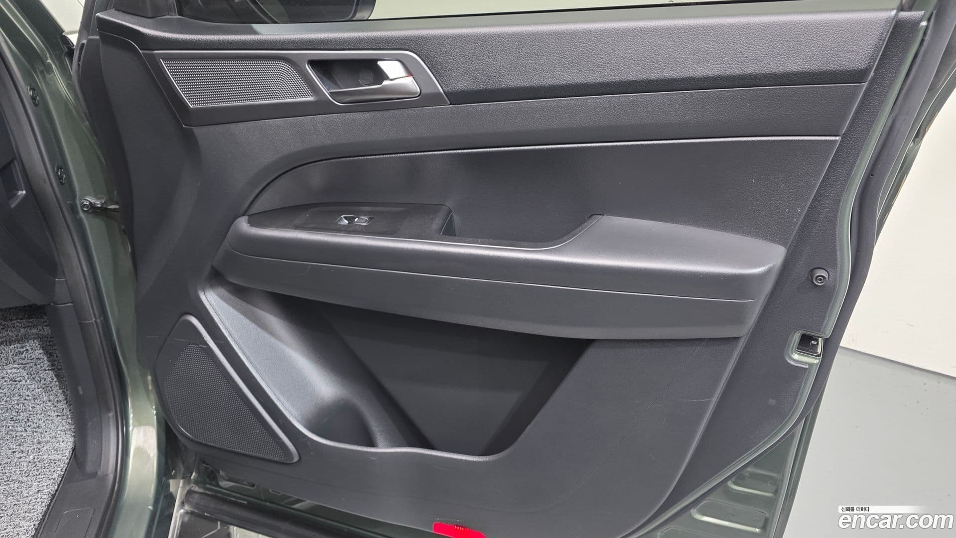 Main__Slider__Photo:Rexton KG Mobility 2023.6-23
