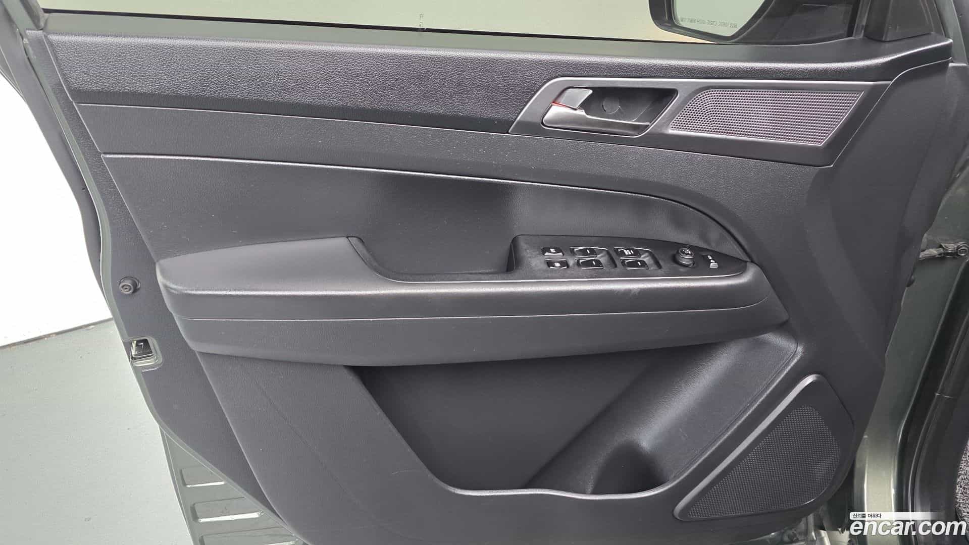 Rexton KG Mobility 2023.6-INNER-035