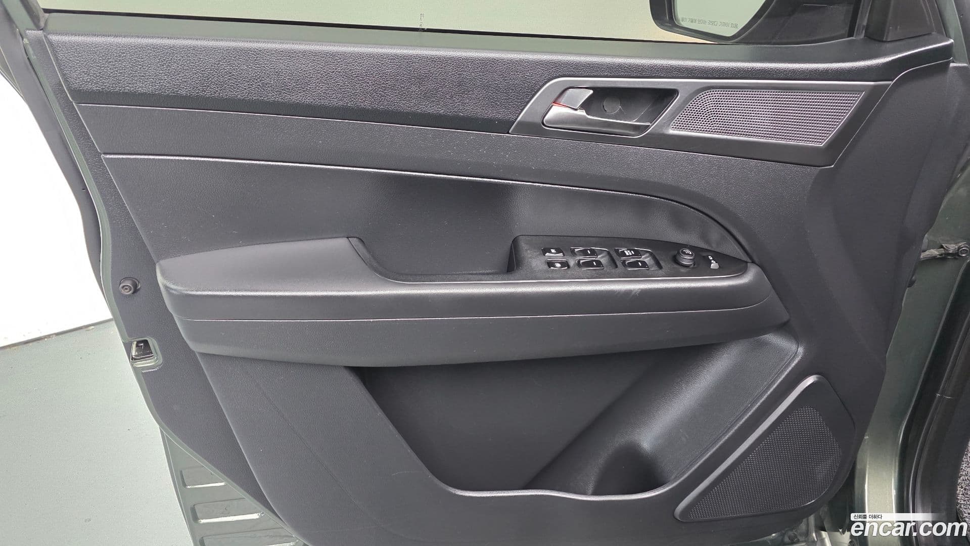 Main__Slider__Photo:Rexton KG Mobility 2023.6-24