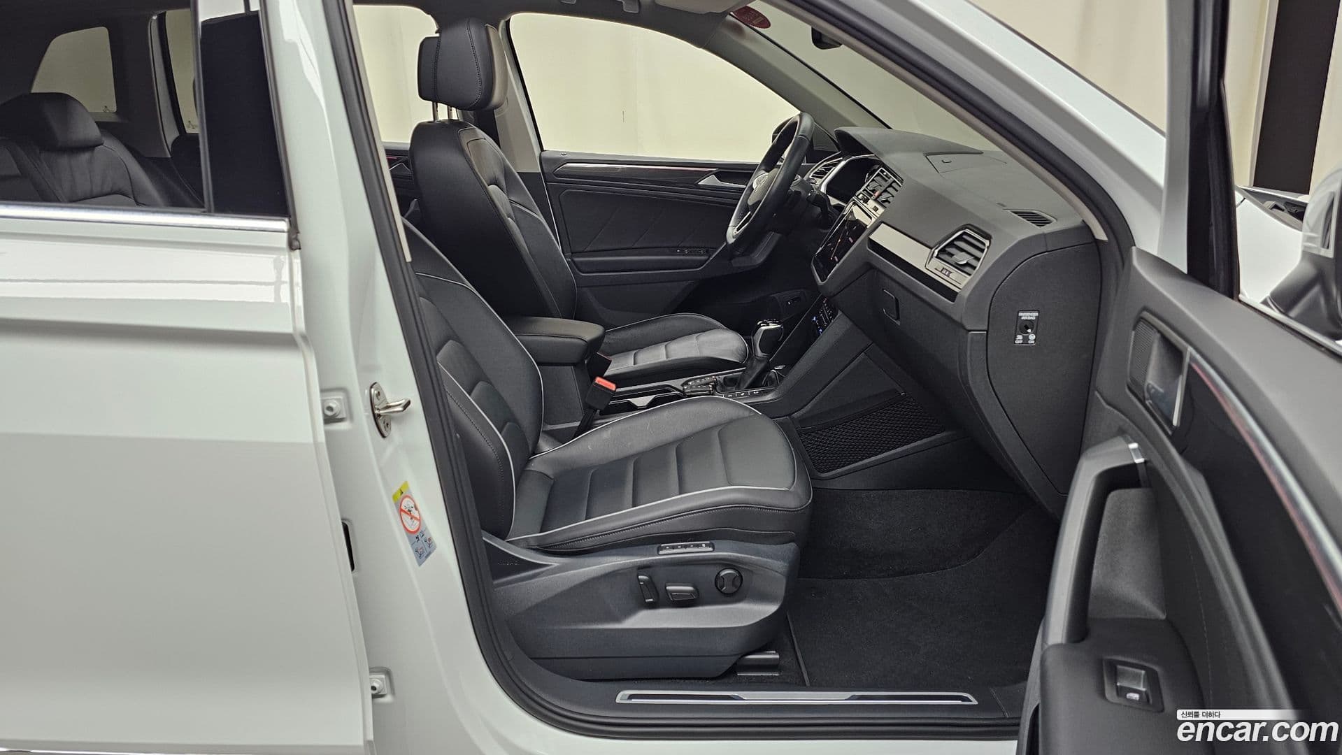 Main__Slider__Photo:Tiguan Volkswagen 2022.2-10