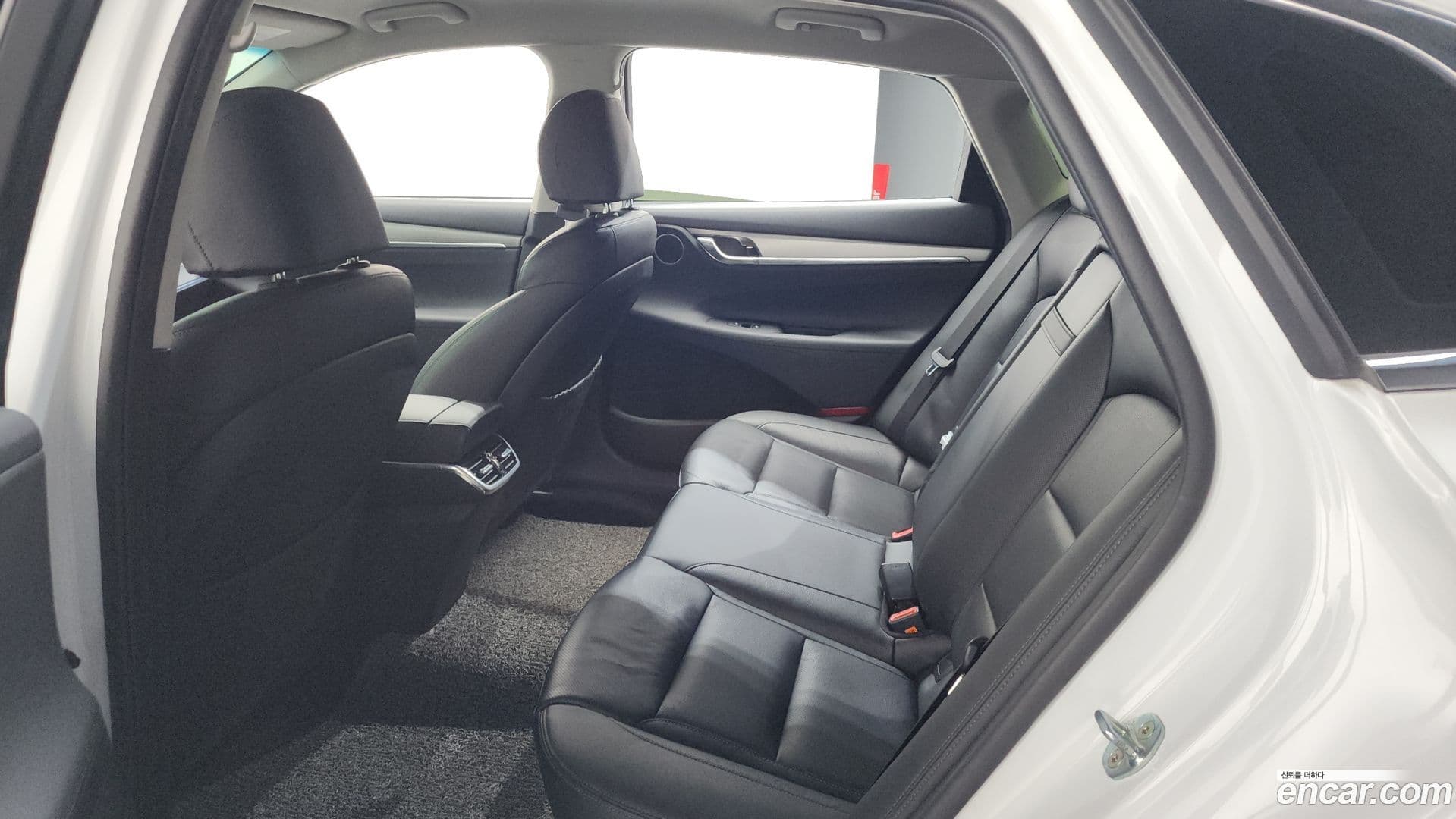 Main__Slider__Photo:Grandeur Hyundai 2020.4-30