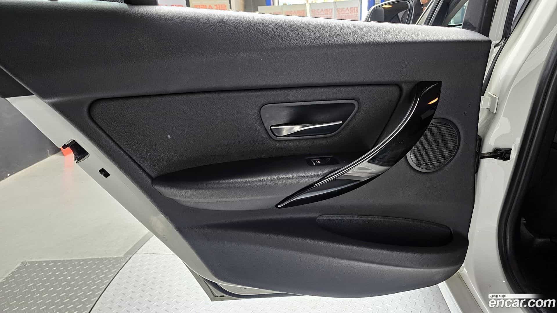 3-Series BMW 2018.3-INNER-035