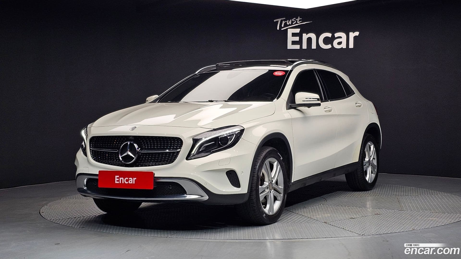 Main__Slider__Photo:GLA-Class Mercedes-Benz 2017.3-0