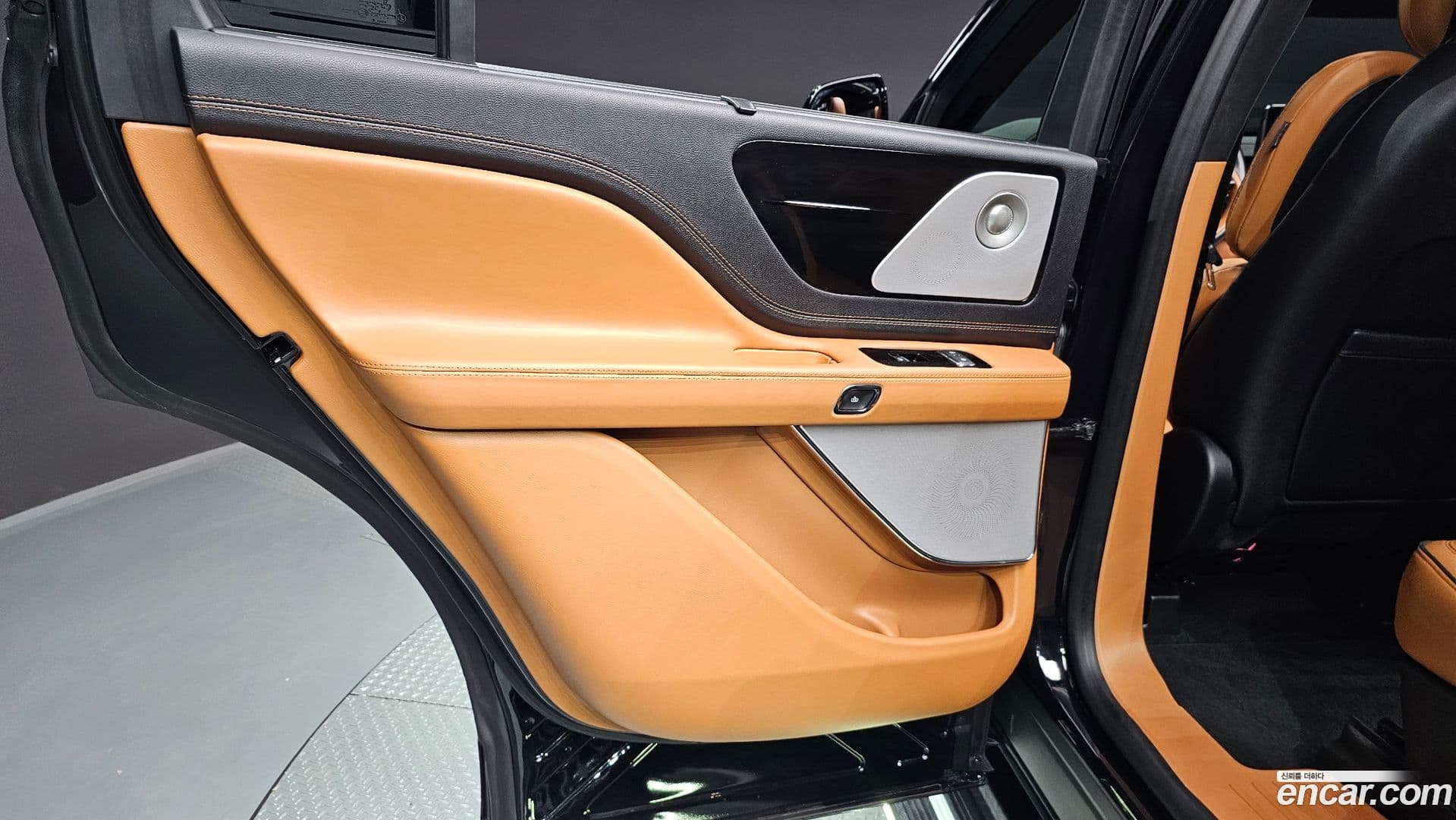 Main__Slider__Photo:Aviator Lincoln 2020.8-24