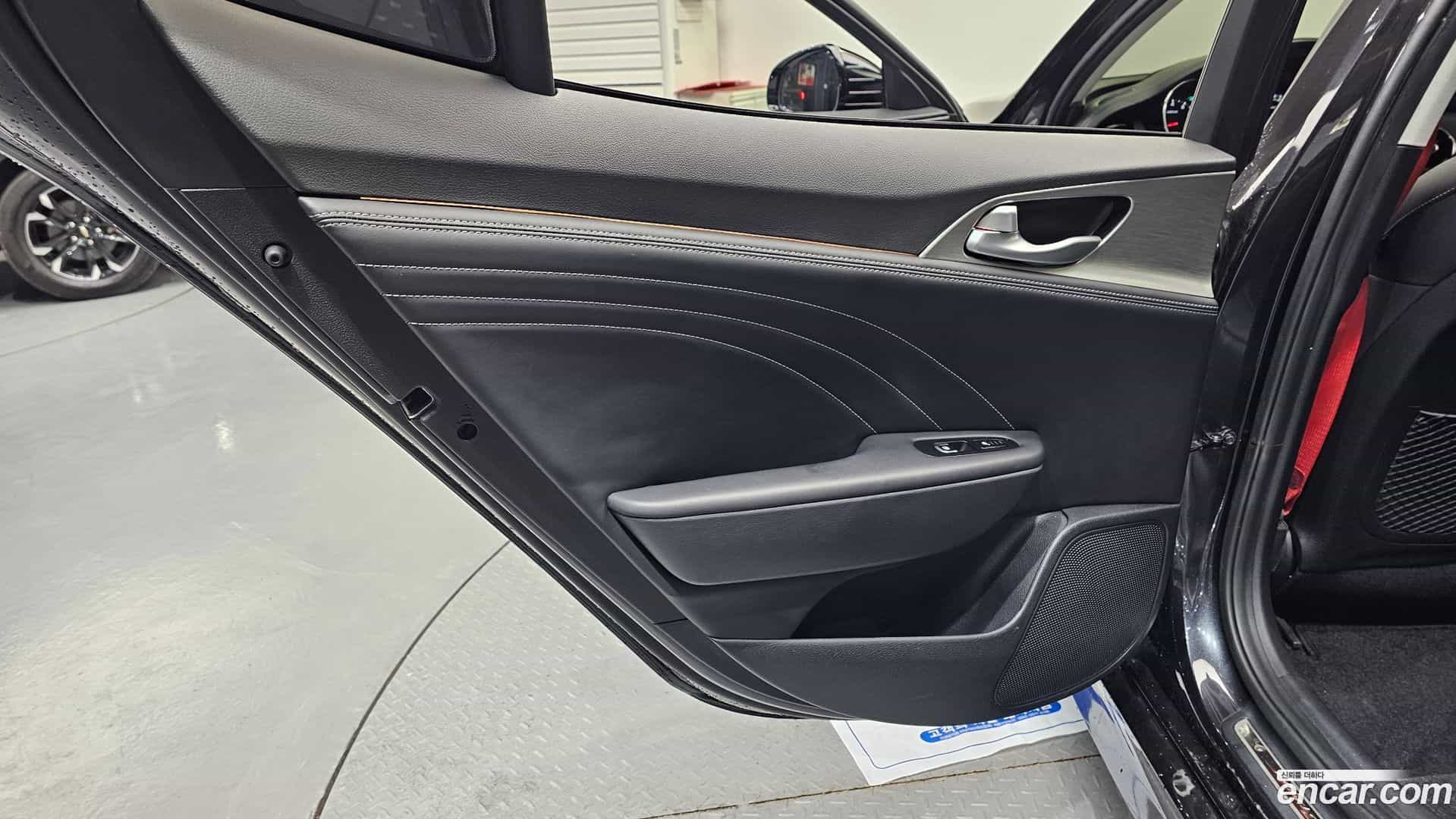 Stinger Kia 2021.5-INNER-035