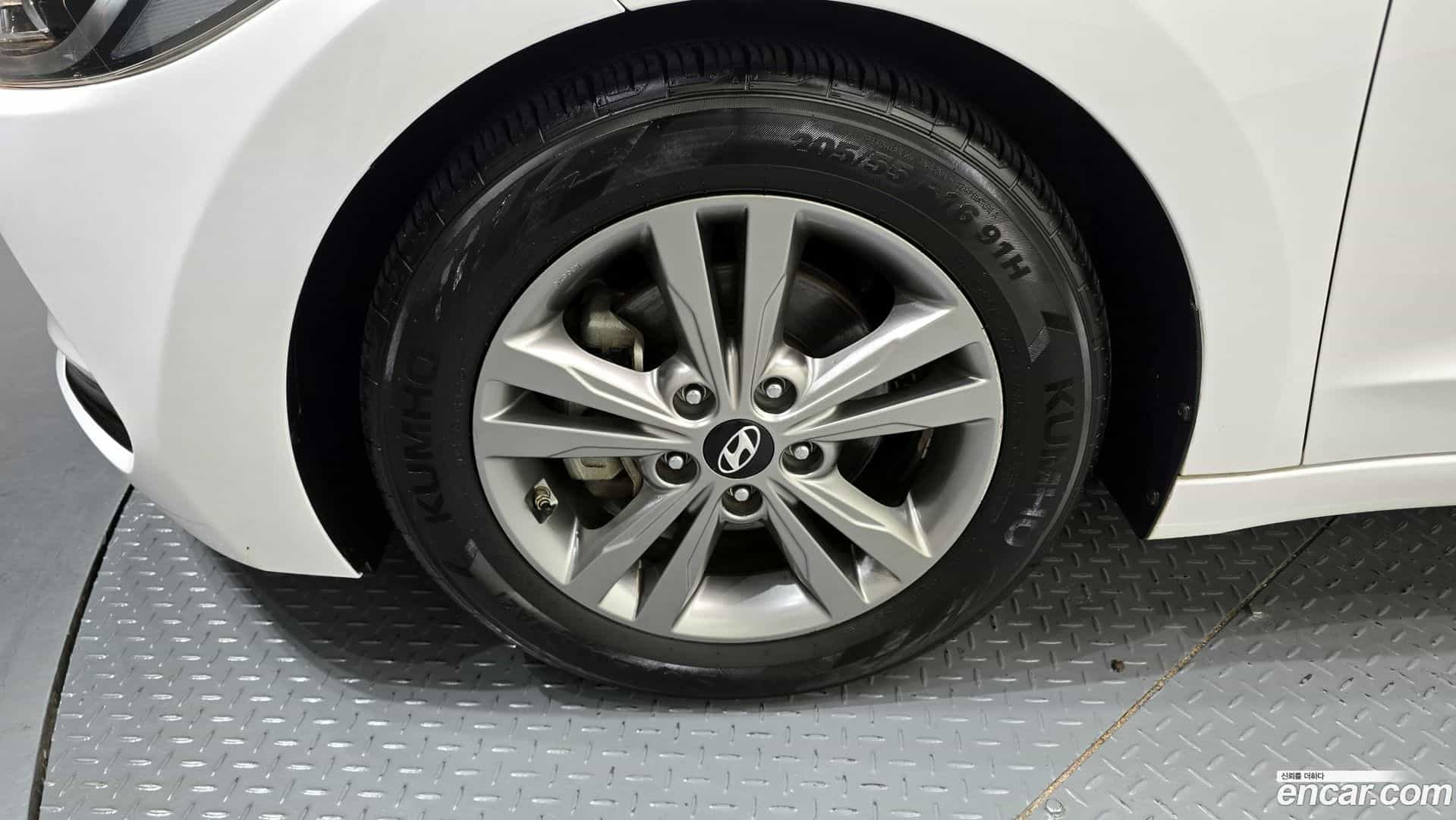AVANTE Hyundai 2016.2-OUTER-005