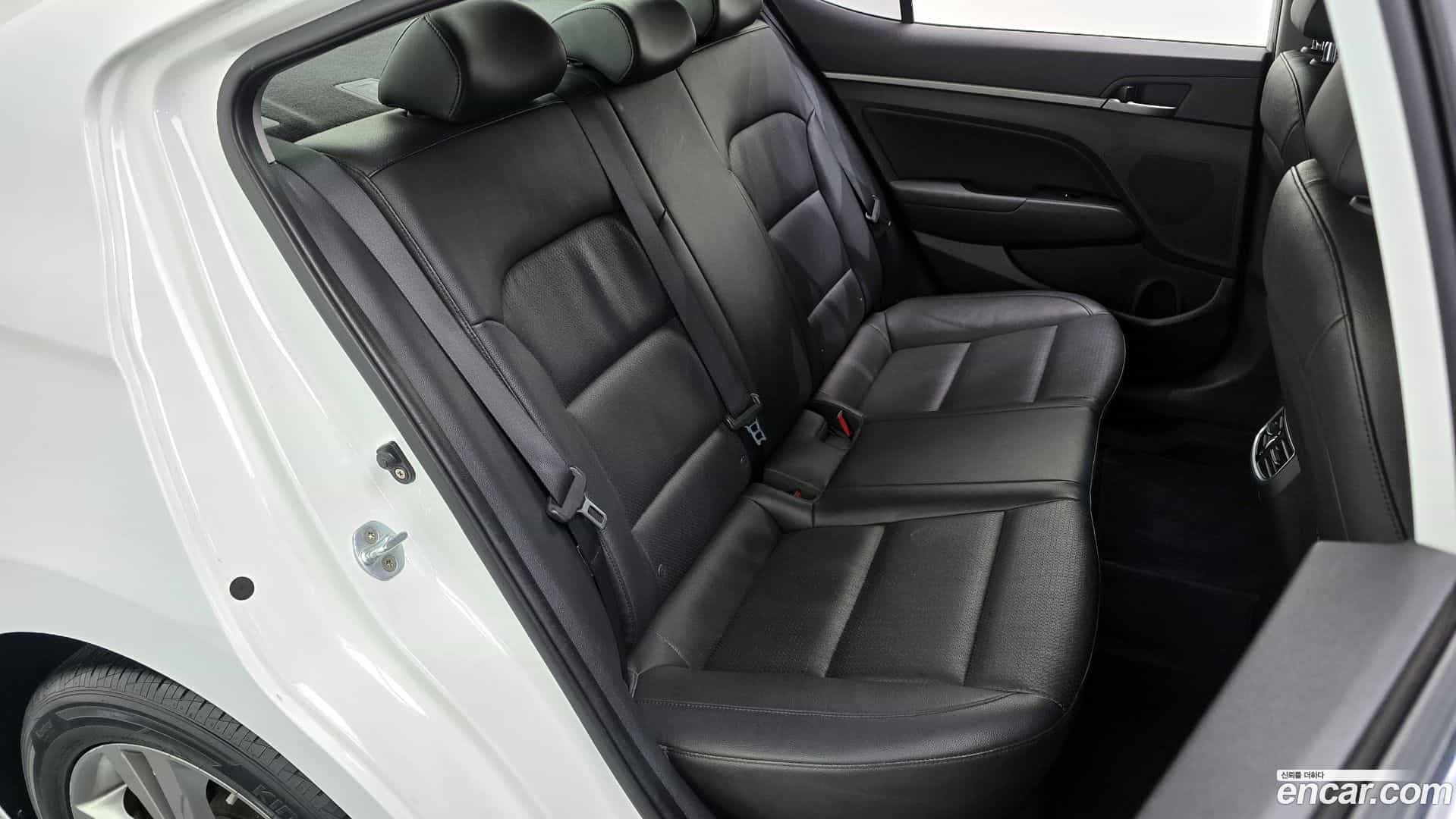 AVANTE Hyundai 2016.2-OPTION-015