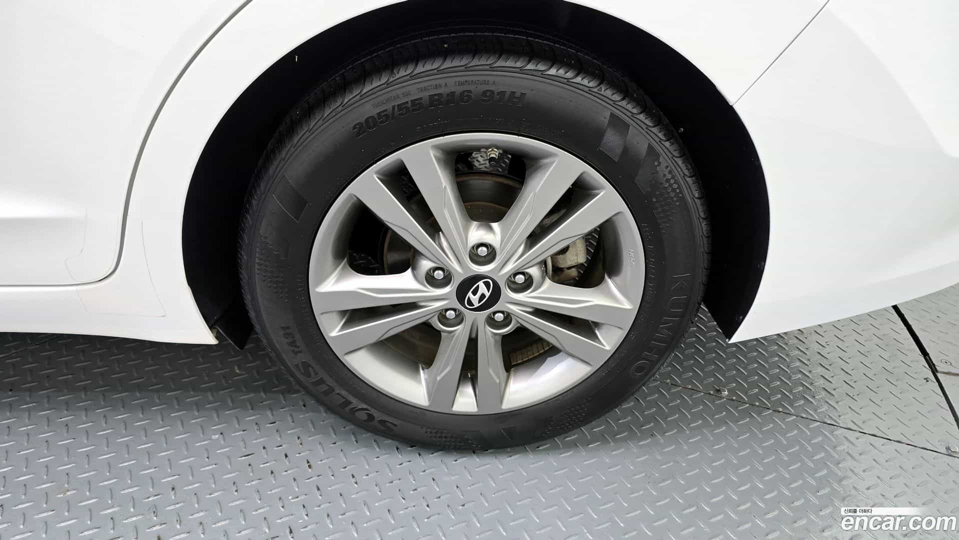 AVANTE Hyundai 2016.2-OUTER-031