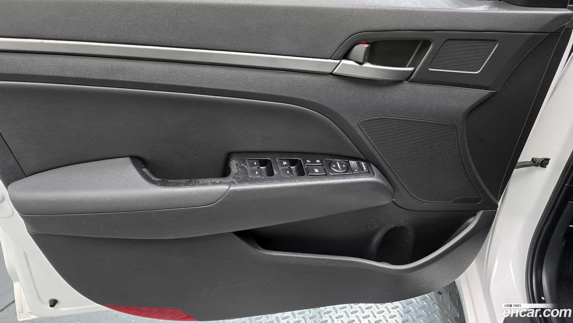 AVANTE Hyundai 2016.2-INNER-034