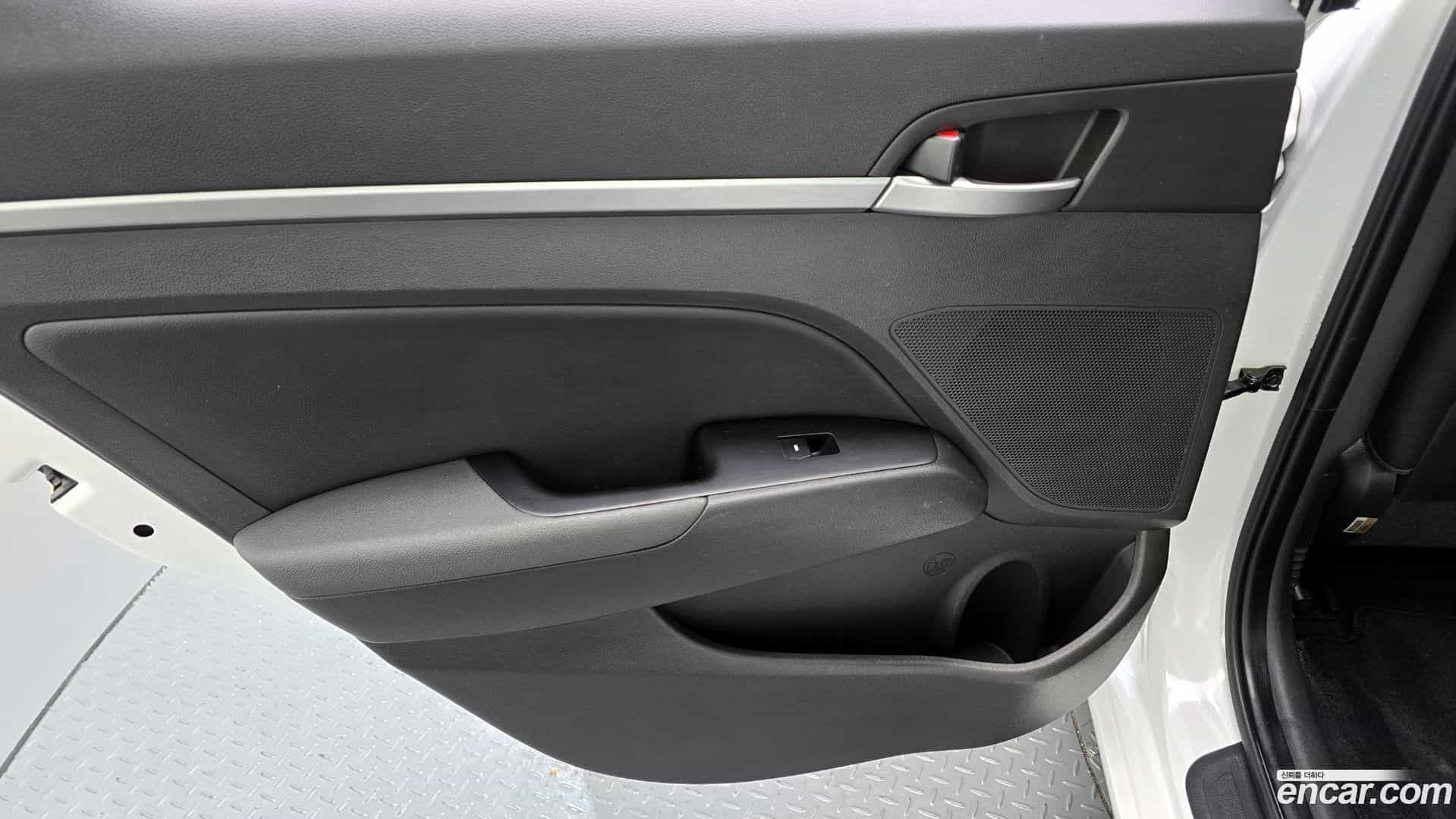 AVANTE Hyundai 2016.2-INNER-035