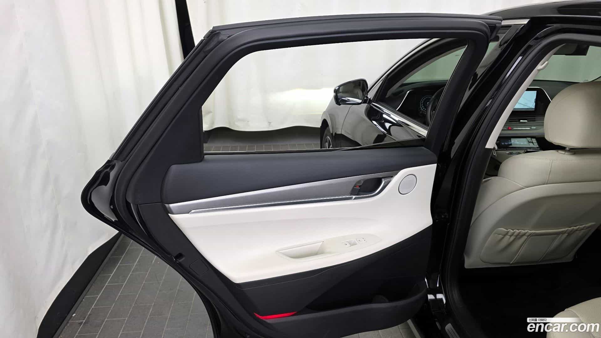 Grandeur Hyundai 2022.2-INNER-035