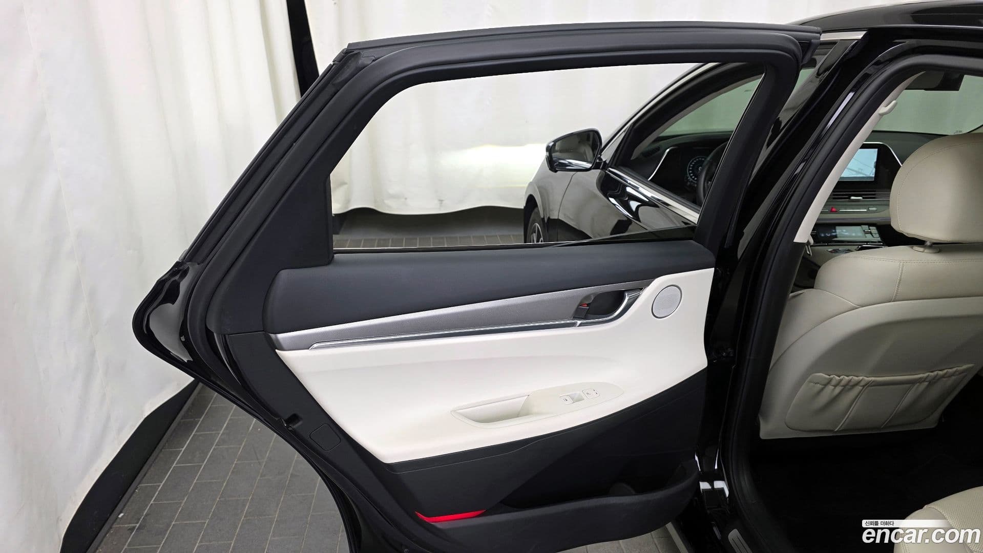Main__Slider__Photo:Grandeur Hyundai 2022.2-24