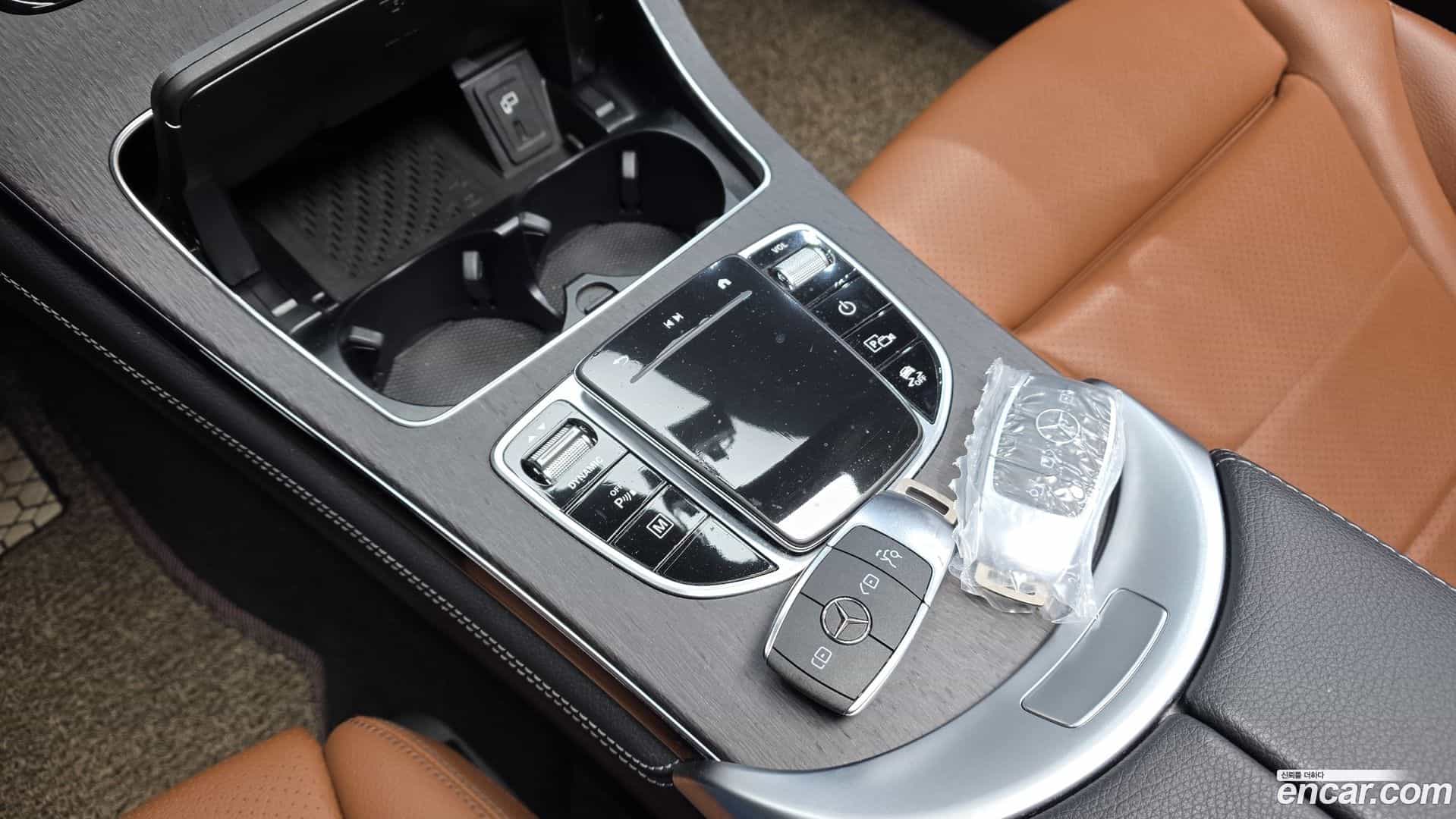 GLC-Class Mercedes-Benz 2021.0-INNER-009