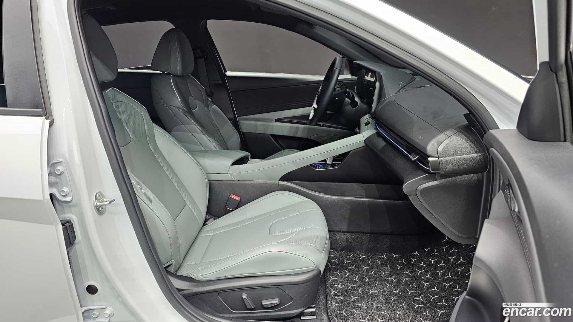 AVANTE Hyundai 2024.10-OPTION-019