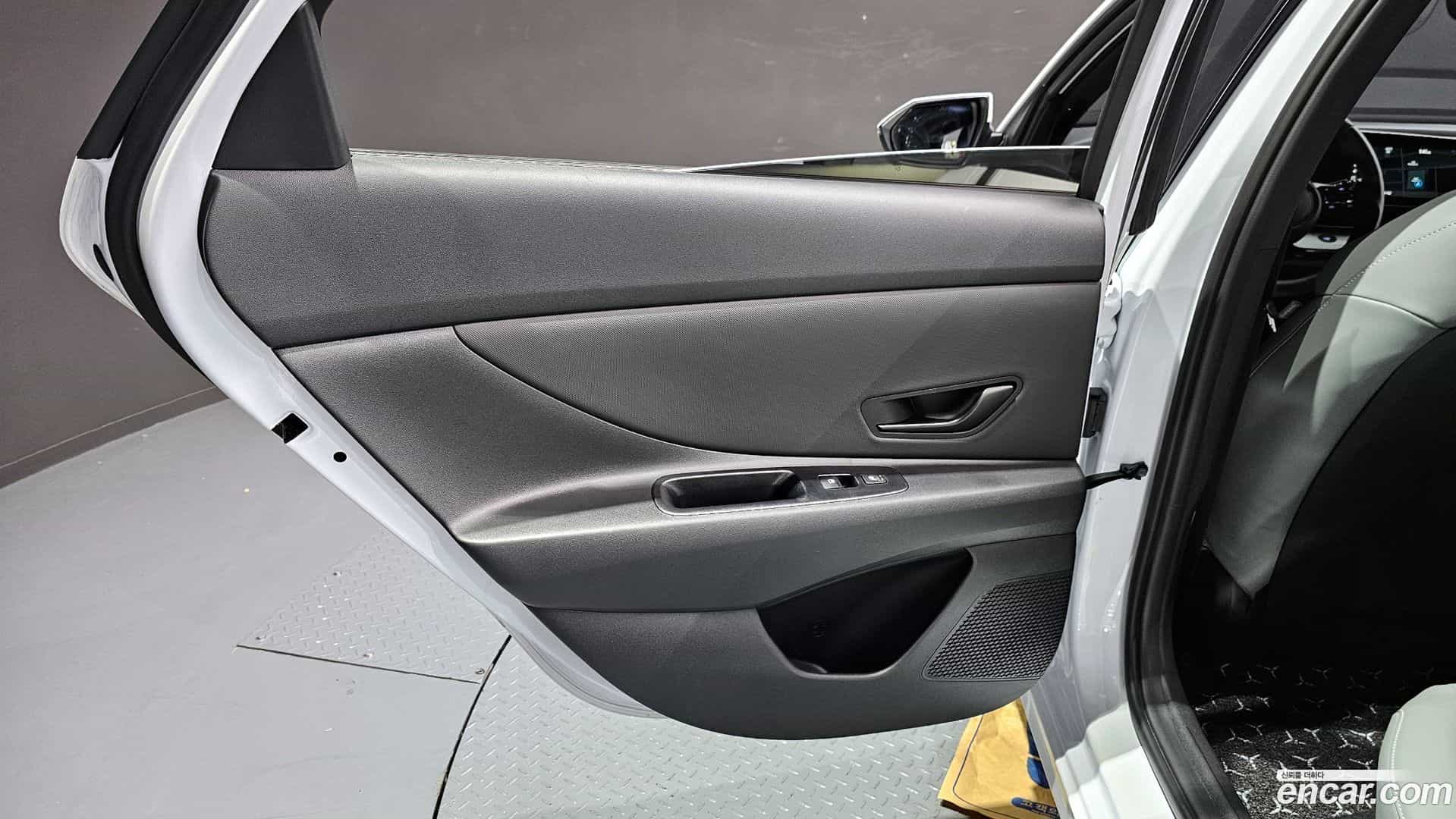 AVANTE Hyundai 2024.10-INNER-035