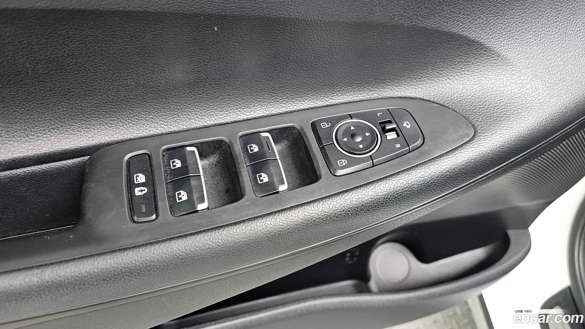 Grandeur Hyundai 2022.5-OPTION-024