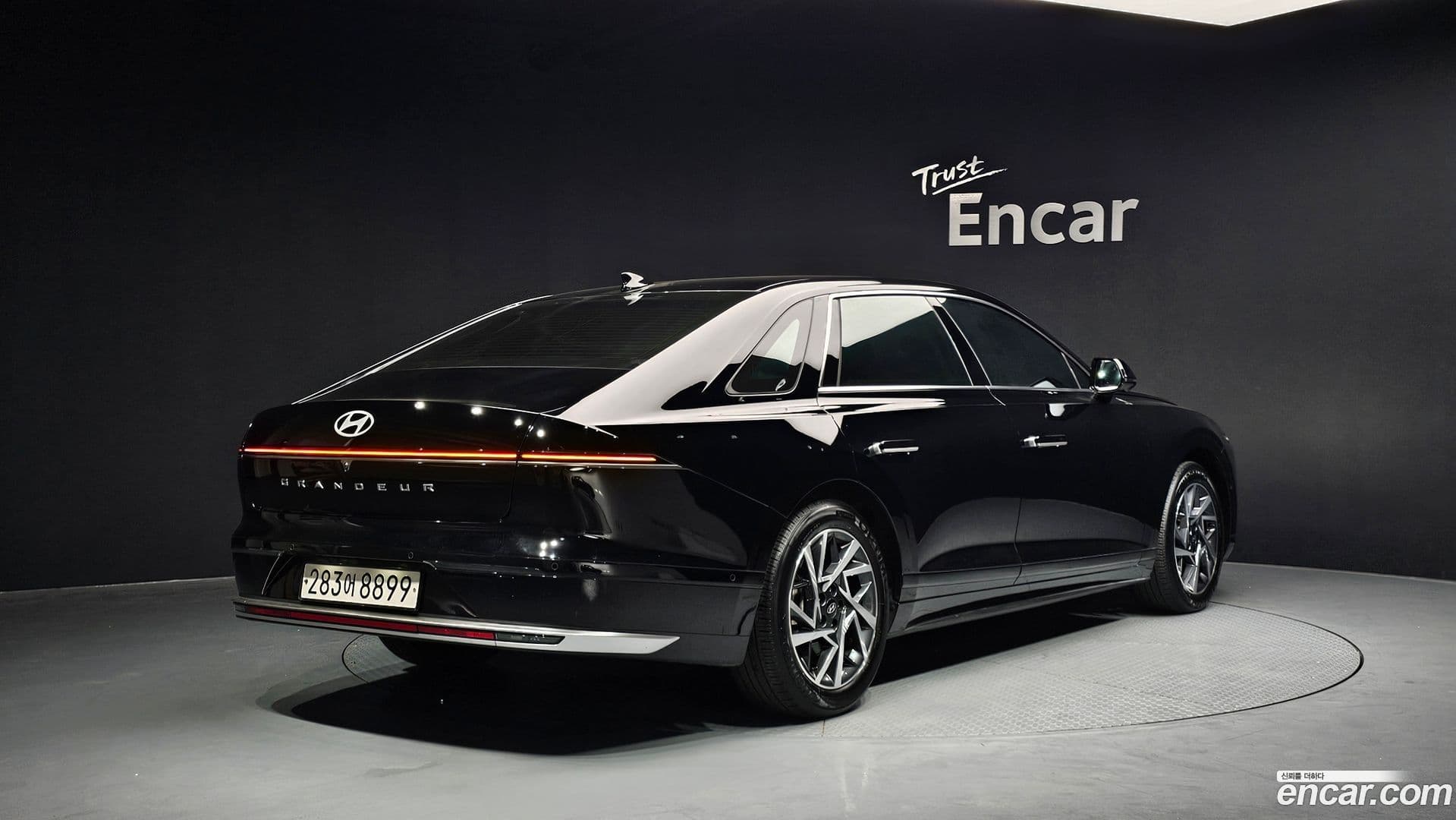 Main__Slider__Photo:Grandeur Hyundai 2022.11-1