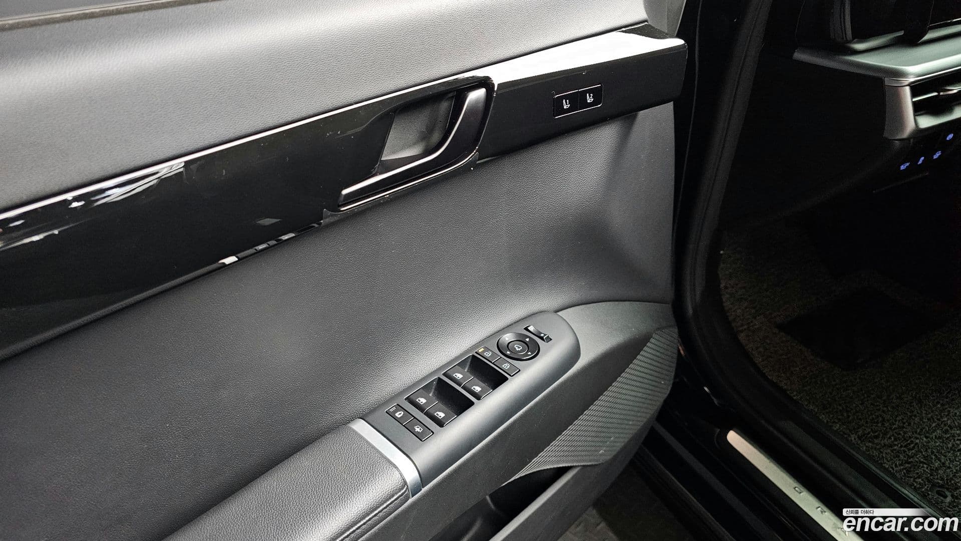 Main__Slider__Photo:Grandeur Hyundai 2022.11-12