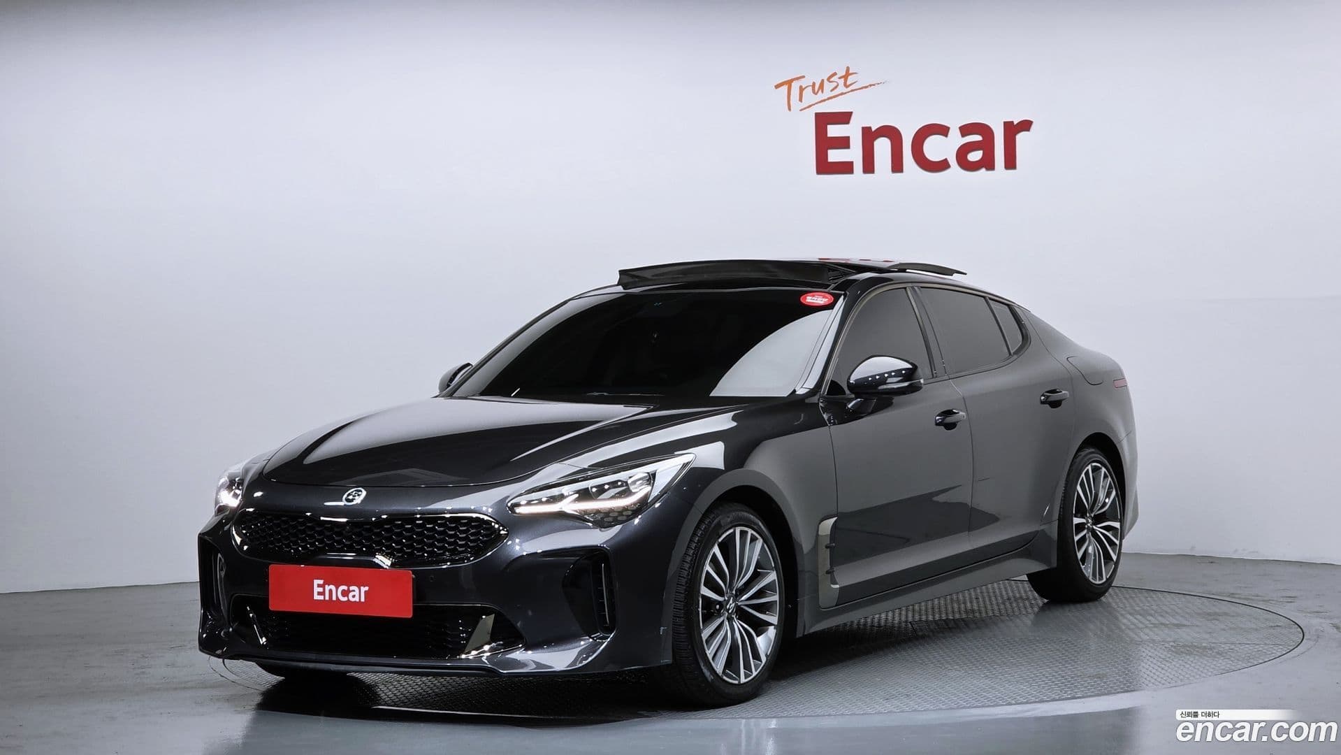 Main__Slider__Photo:Stinger Kia 2017.8-0