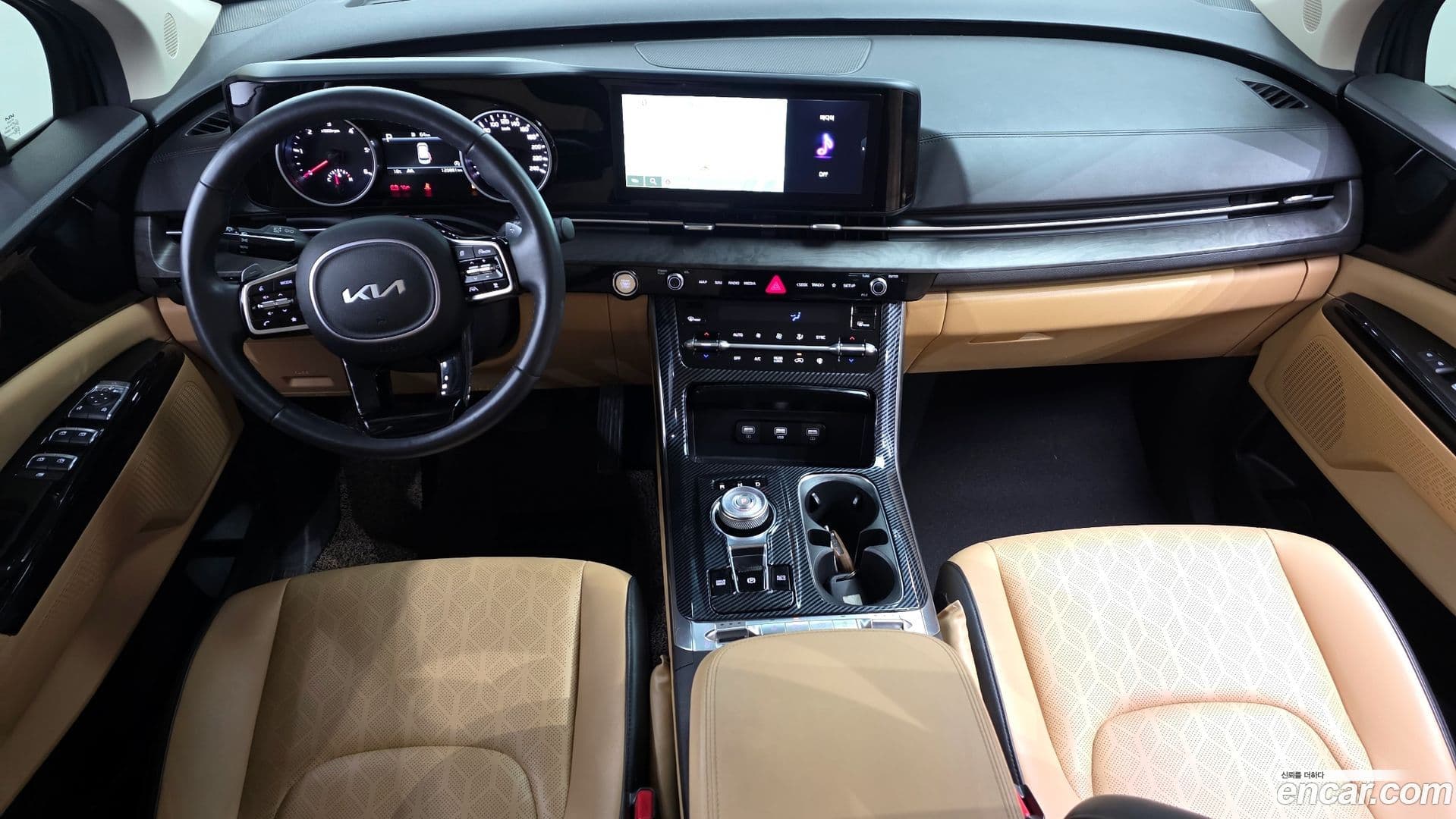 Main__Slider__Photo:Canival Kia 2023.3-6