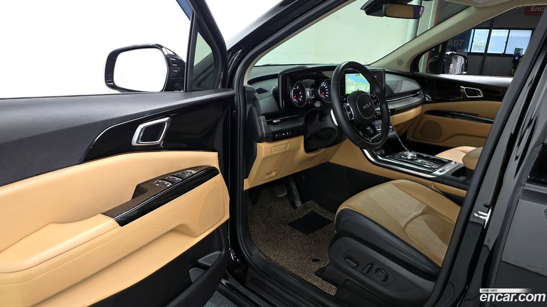 Main__Slider__Photo:Canival Kia 2023.3-9