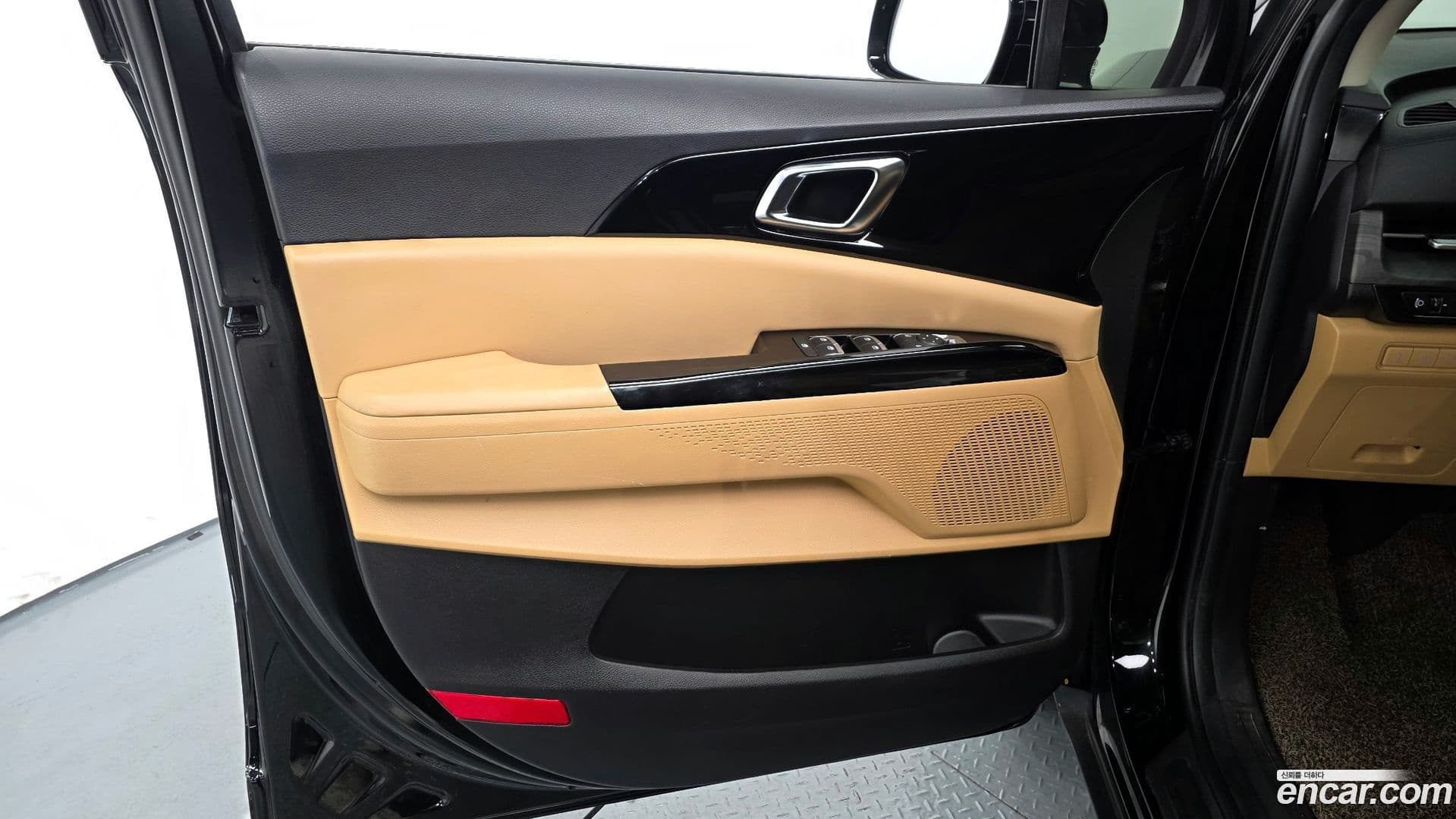 Main__Slider__Photo:Canival Kia 2023.3-23
