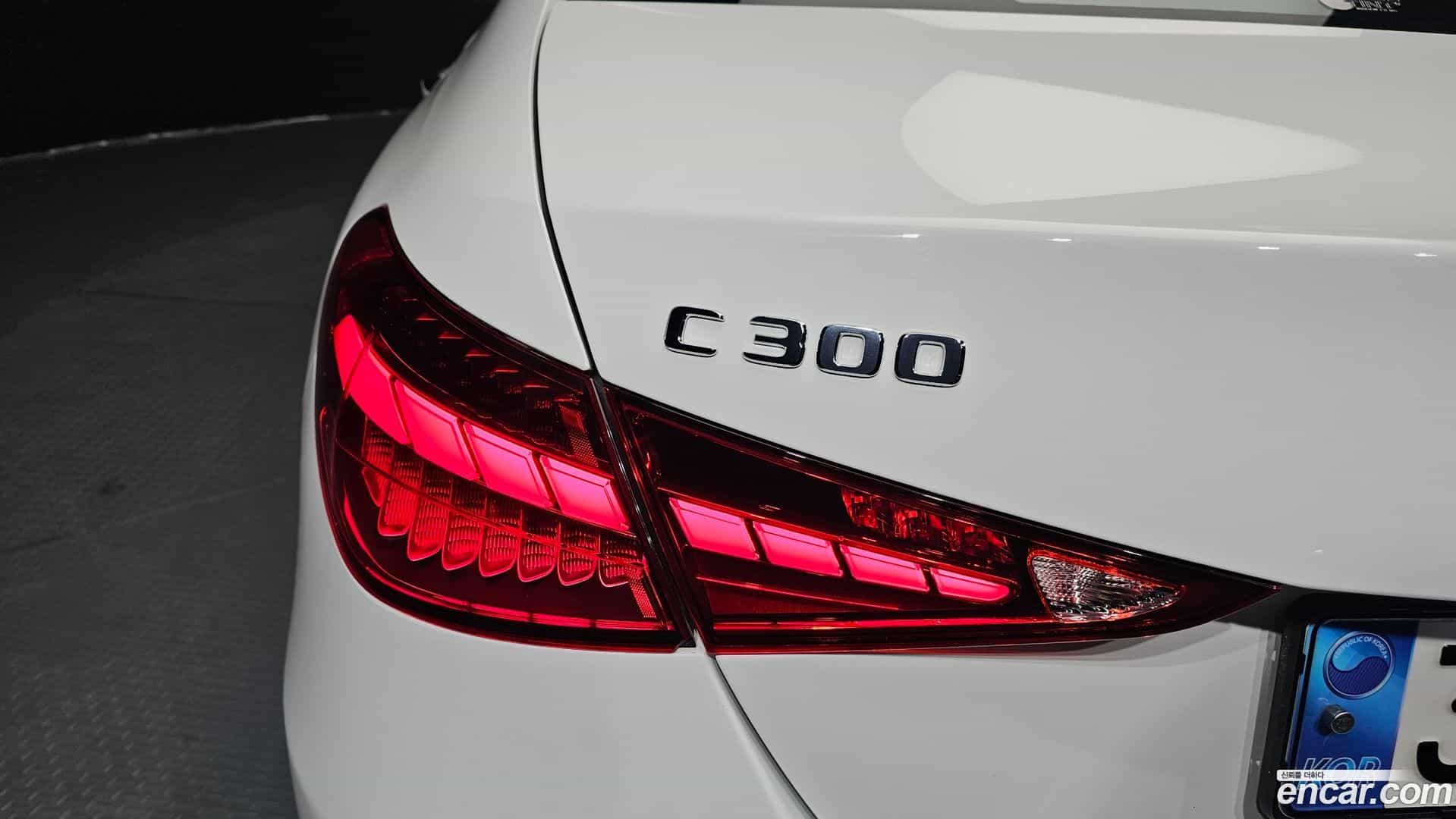 C-Class Mercedes-Benz 2023.4-OUTER-033