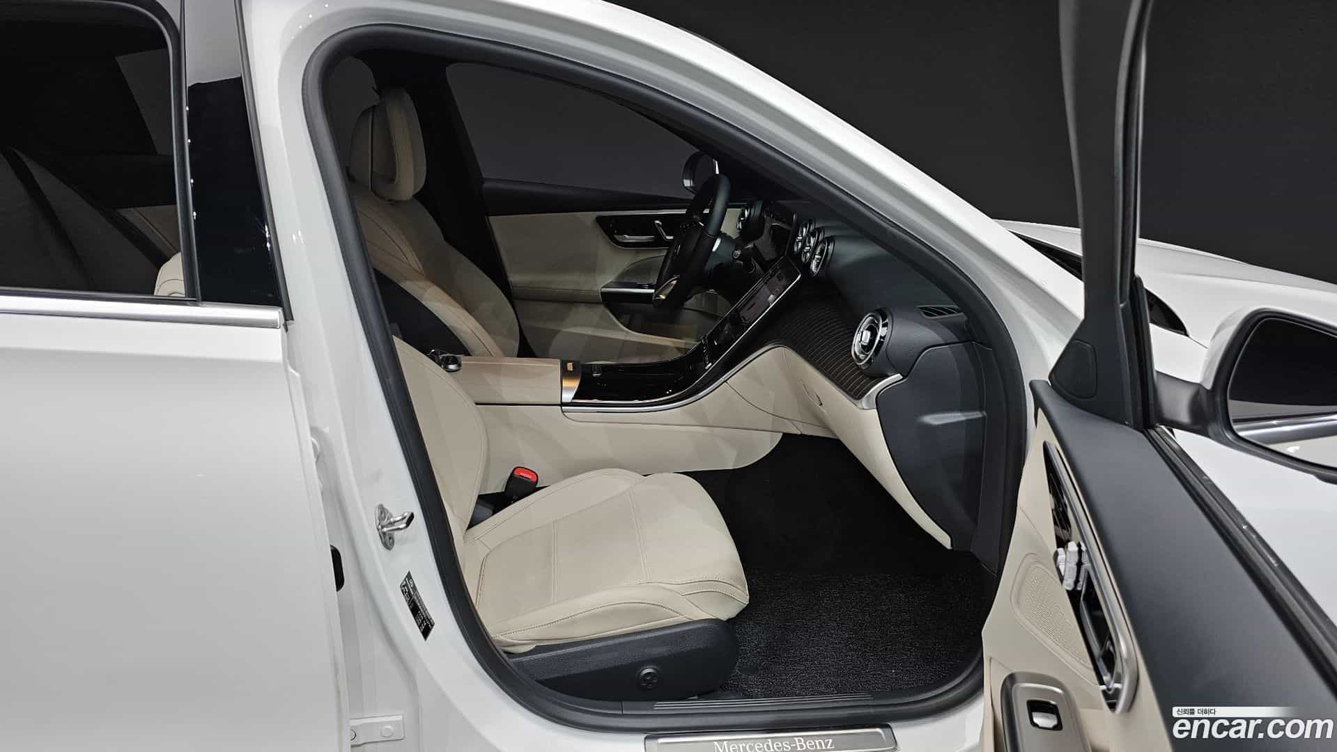 C-Class Mercedes-Benz 2023.4-INNER-036