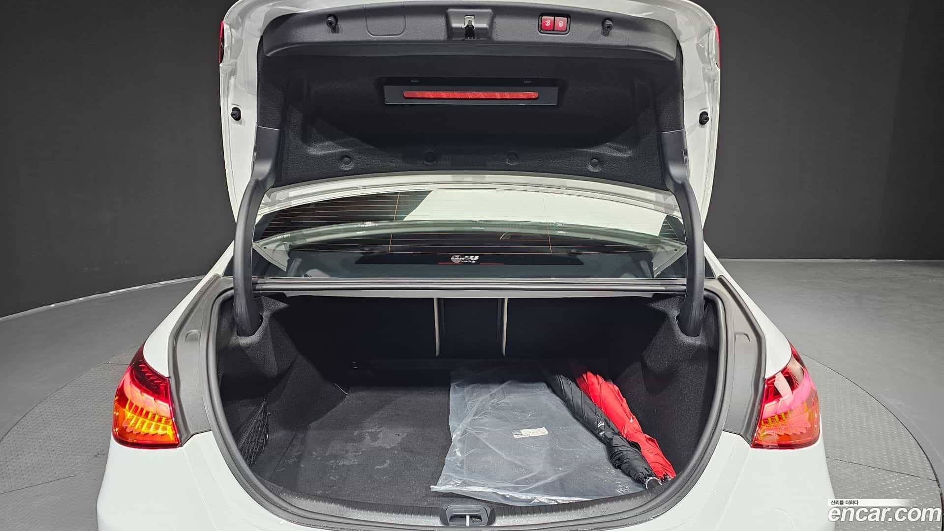C-Class Mercedes-Benz 2023.4-OPTION-041