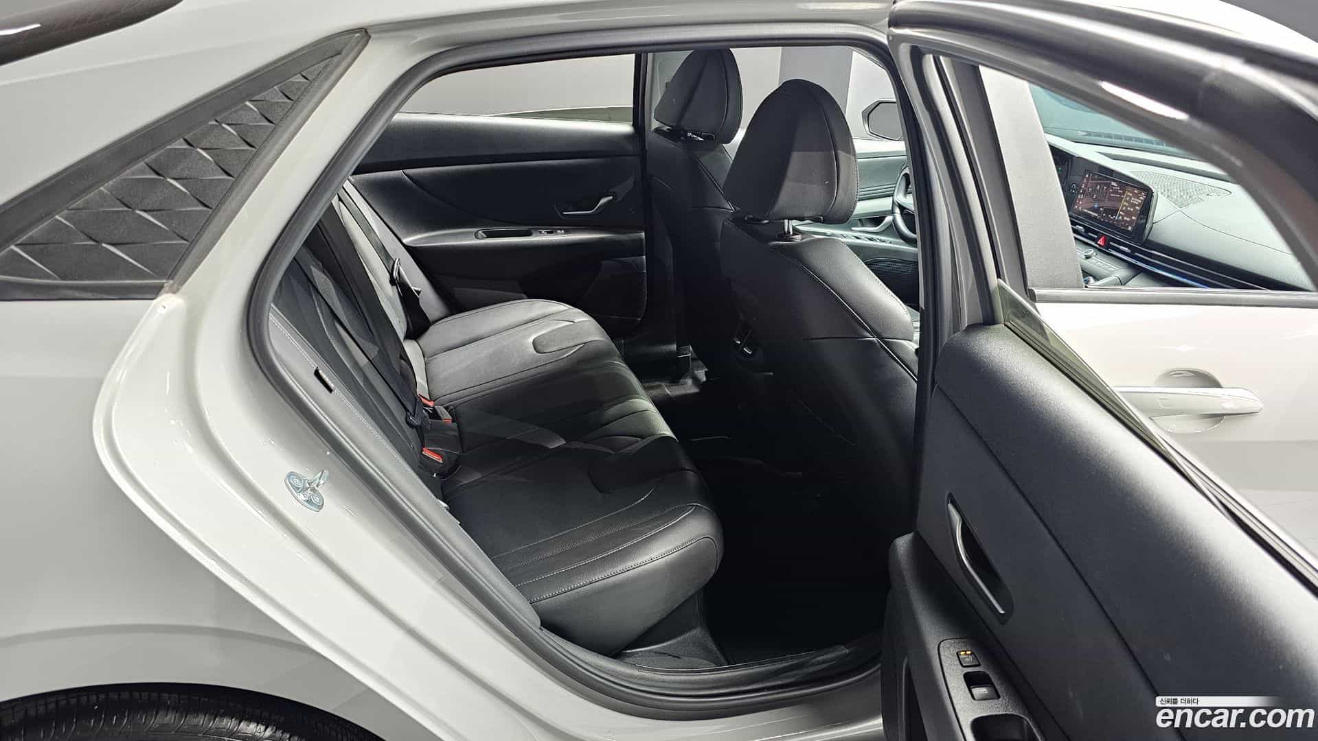 AVANTE Hyundai 2023.6-OPTION-016