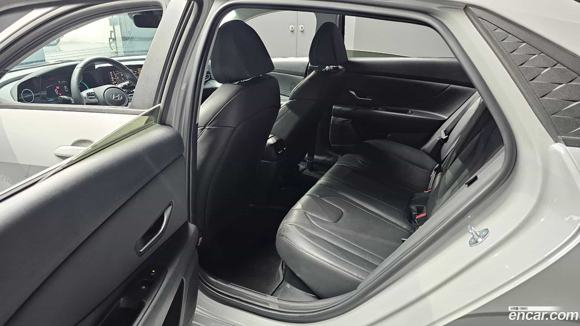 AVANTE Hyundai 2023.6-INNER-036