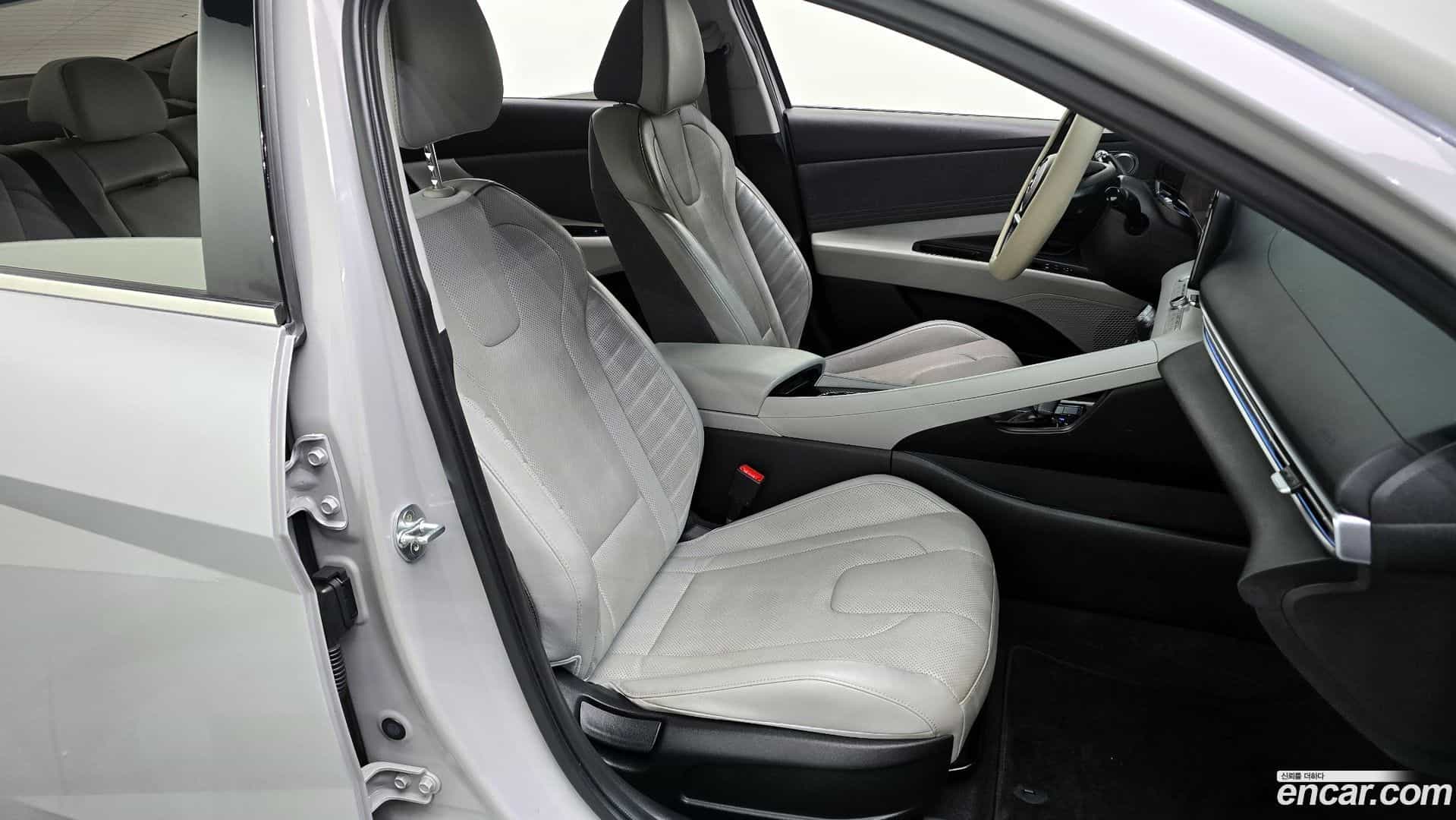 AVANTE Hyundai 2020.8-OPTION-016