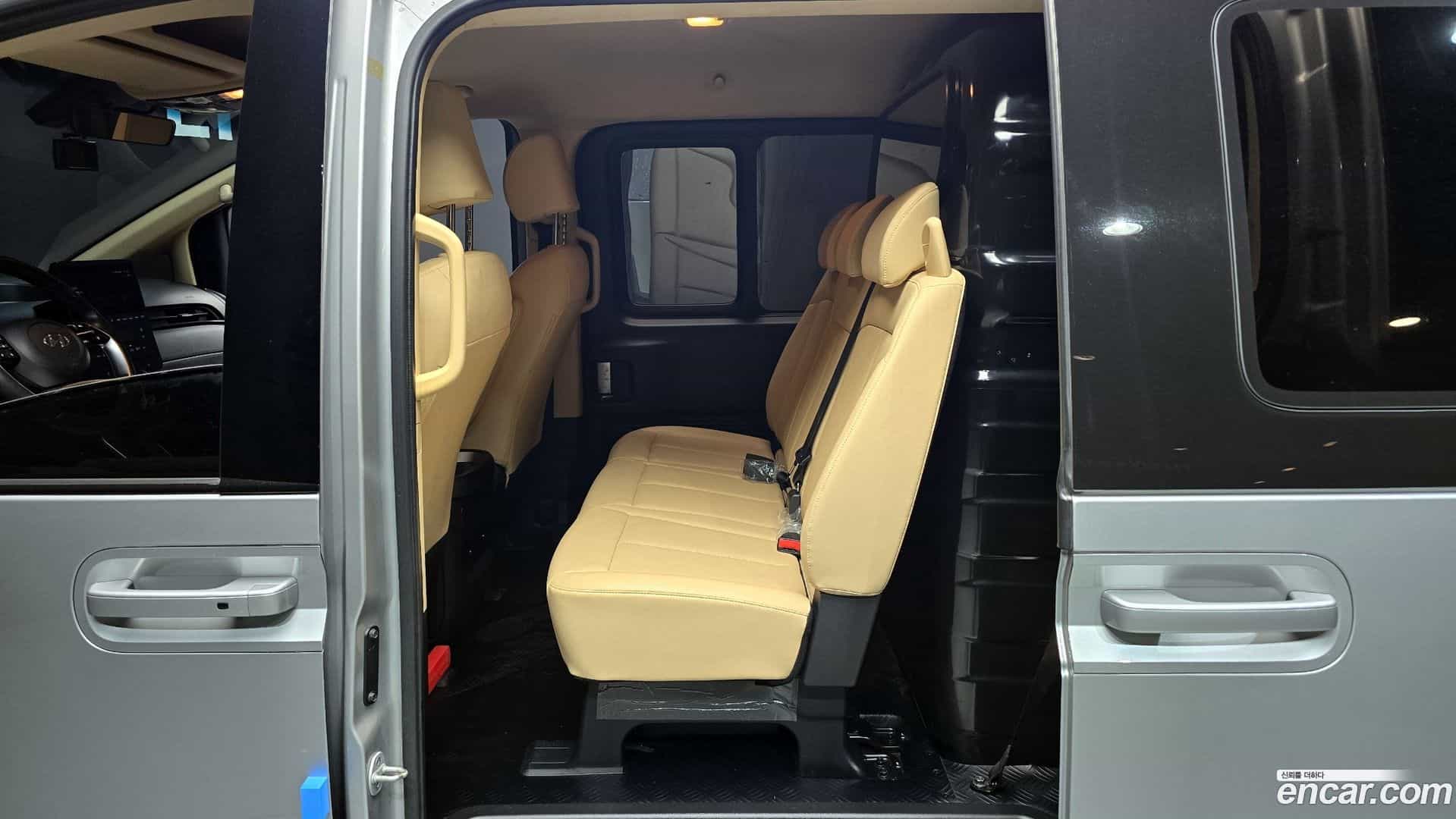 Staria Hyundai 2023.4-OPTION-015
