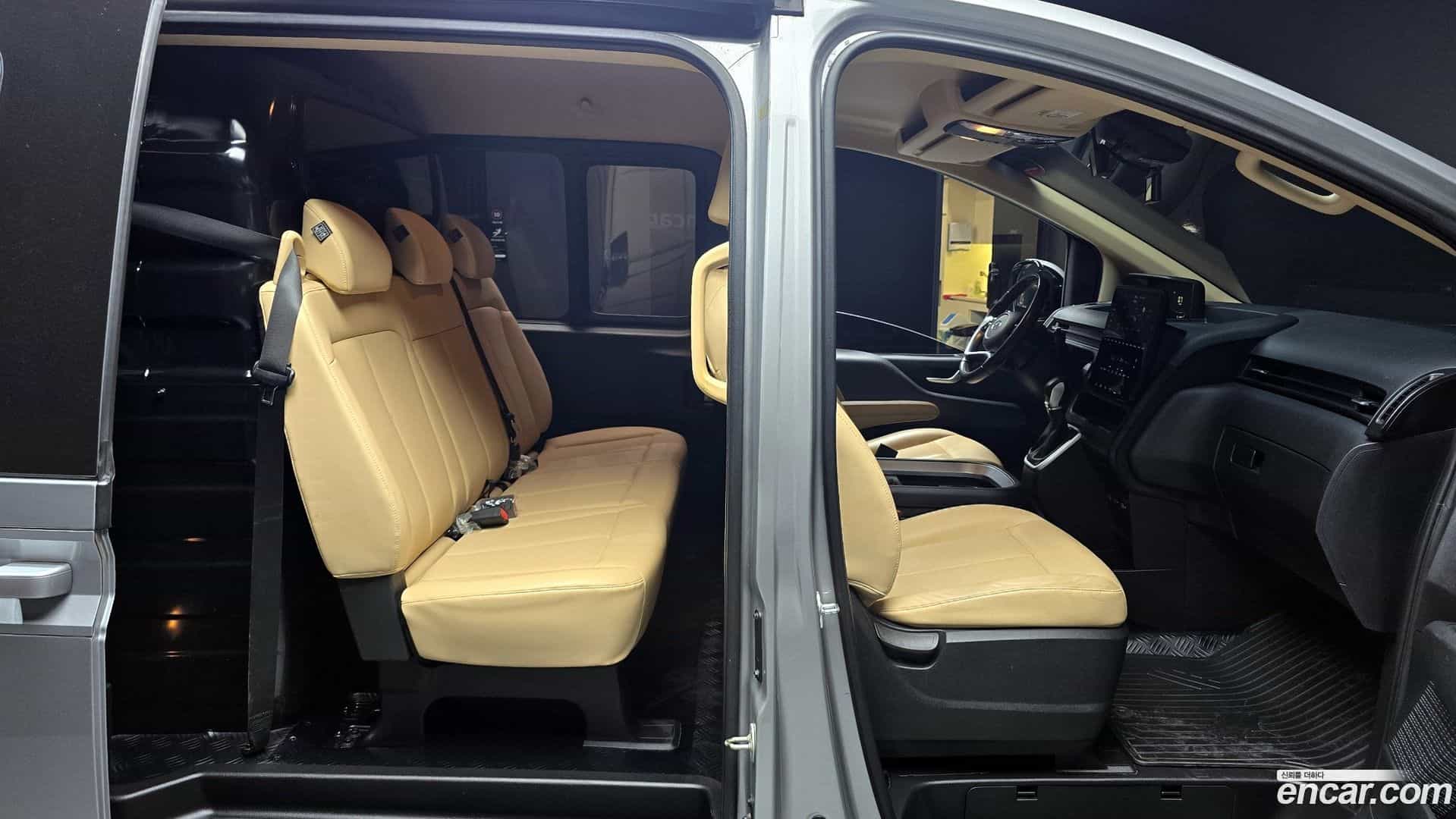 Staria Hyundai 2023.4-OPTION-016