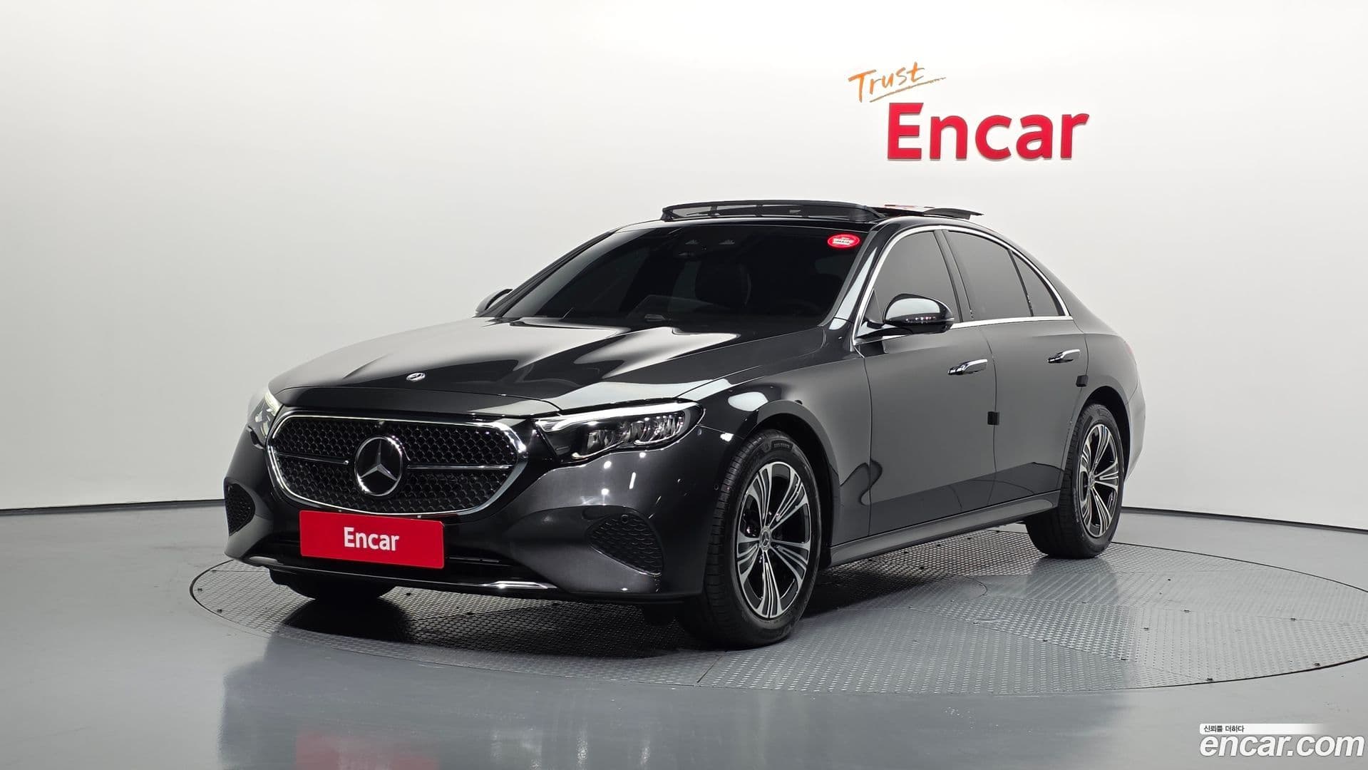 Main__Slider__Photo:E-Class Mercedes-Benz 2025.11-0