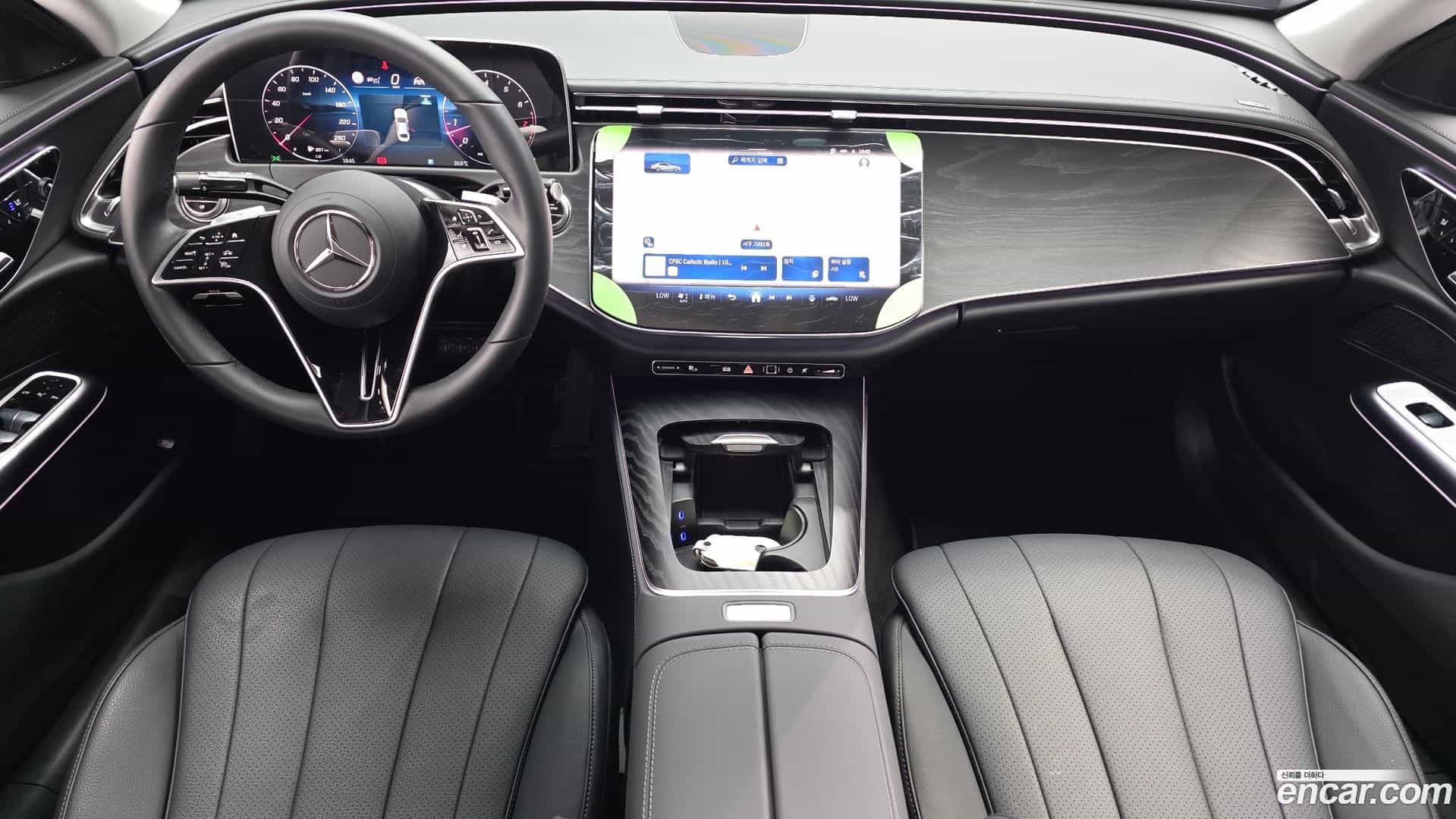 E-Class Mercedes-Benz 2025.11-INNER-007