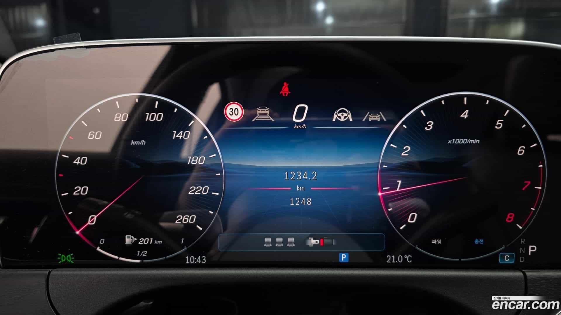 E-Class Mercedes-Benz 2025.11-INNER-008