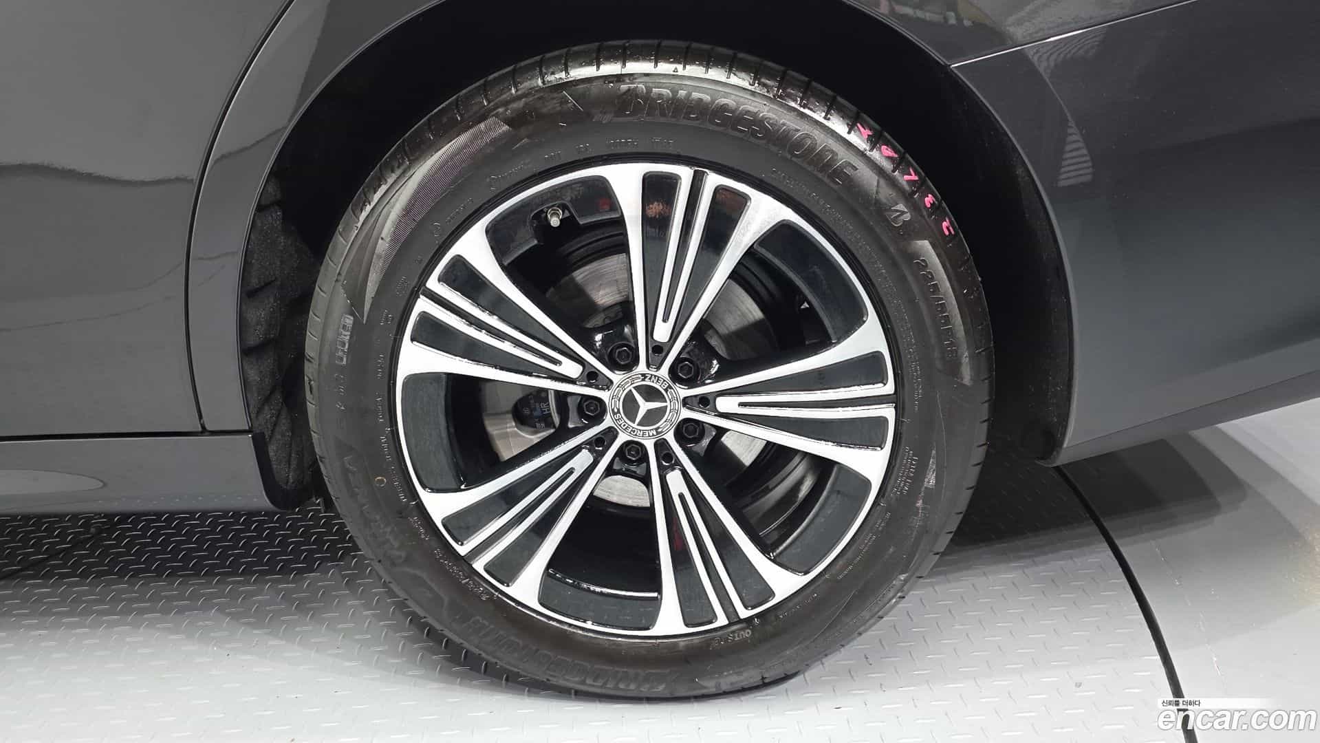 E-Class Mercedes-Benz 2025.11-OUTER-031