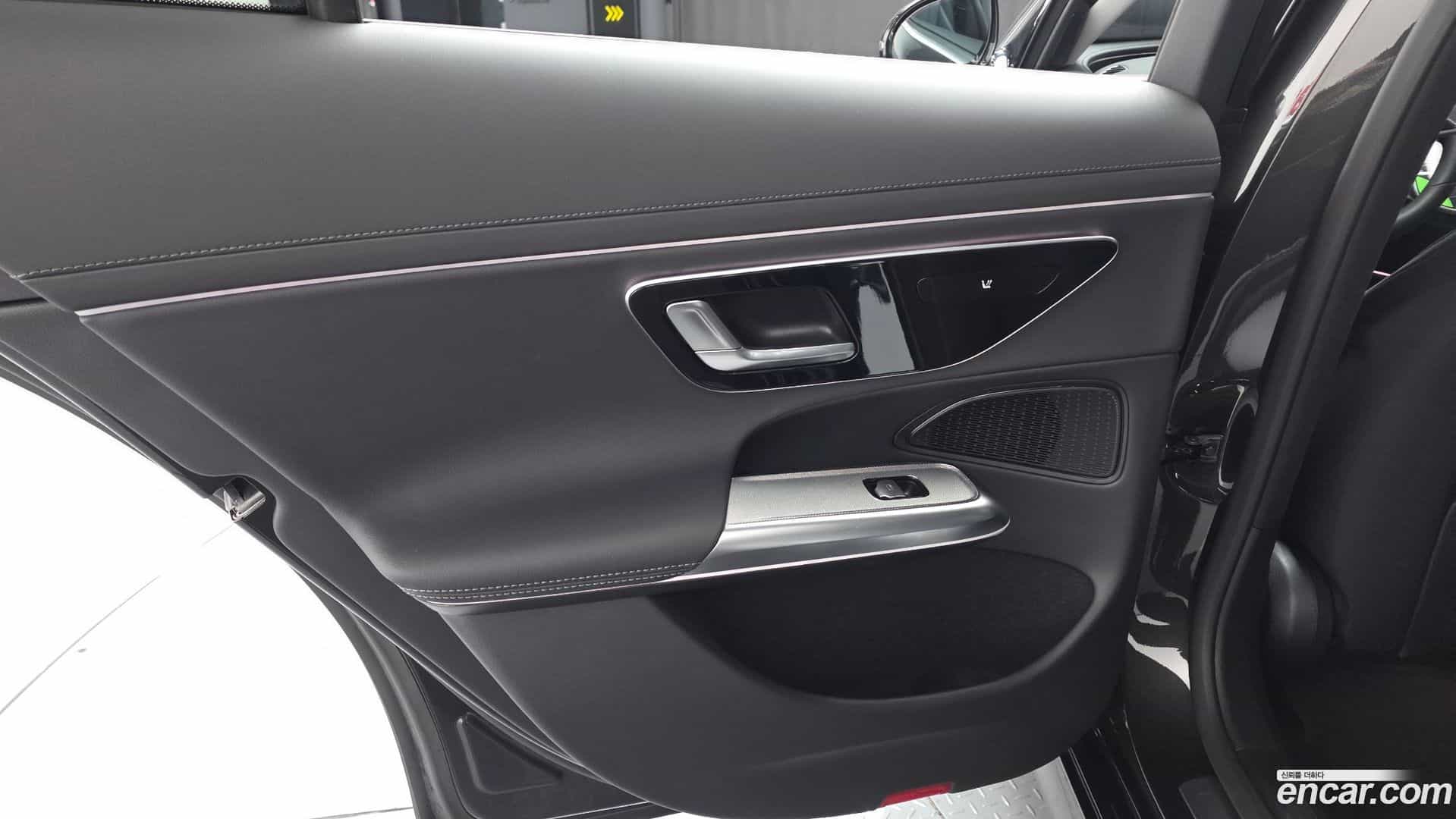 E-Class Mercedes-Benz 2025.11-INNER-035