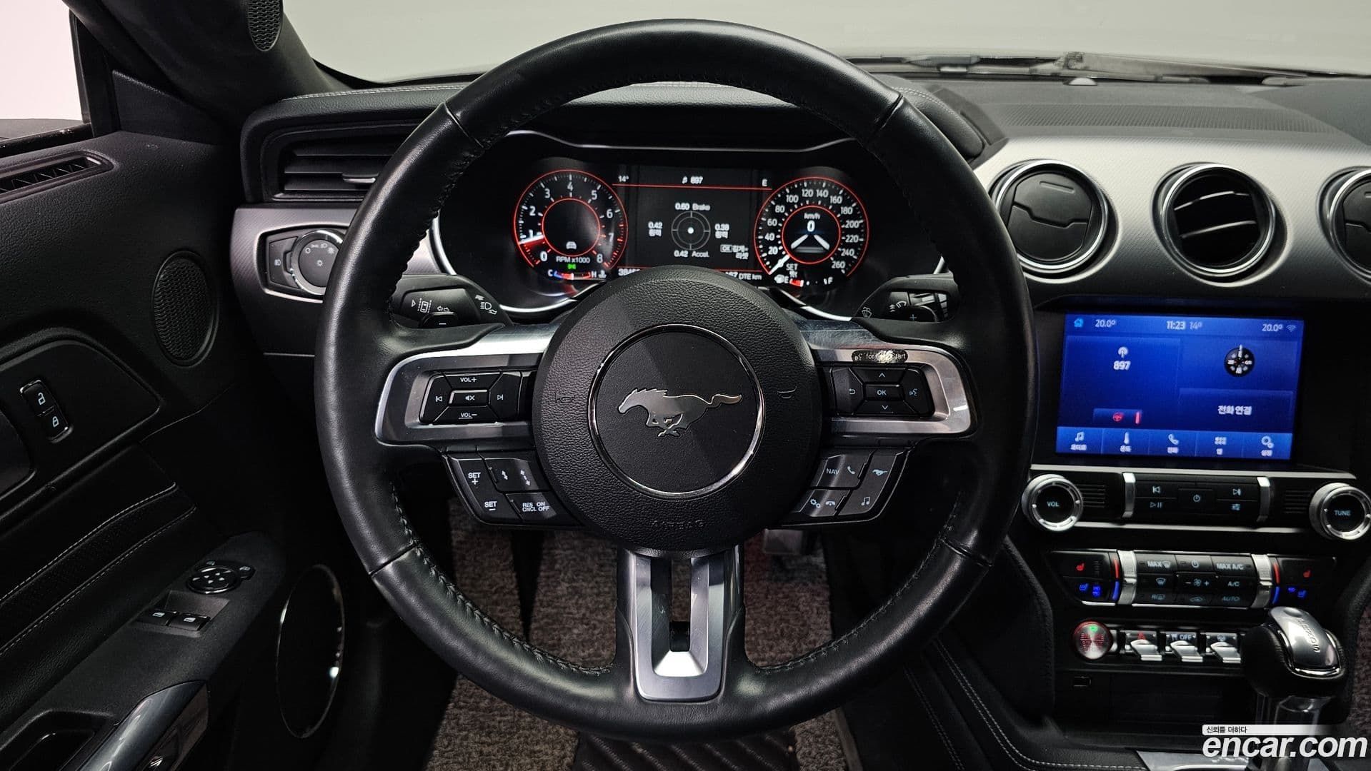 Main__Slider__Photo:Mustang Ford 2020.8-11