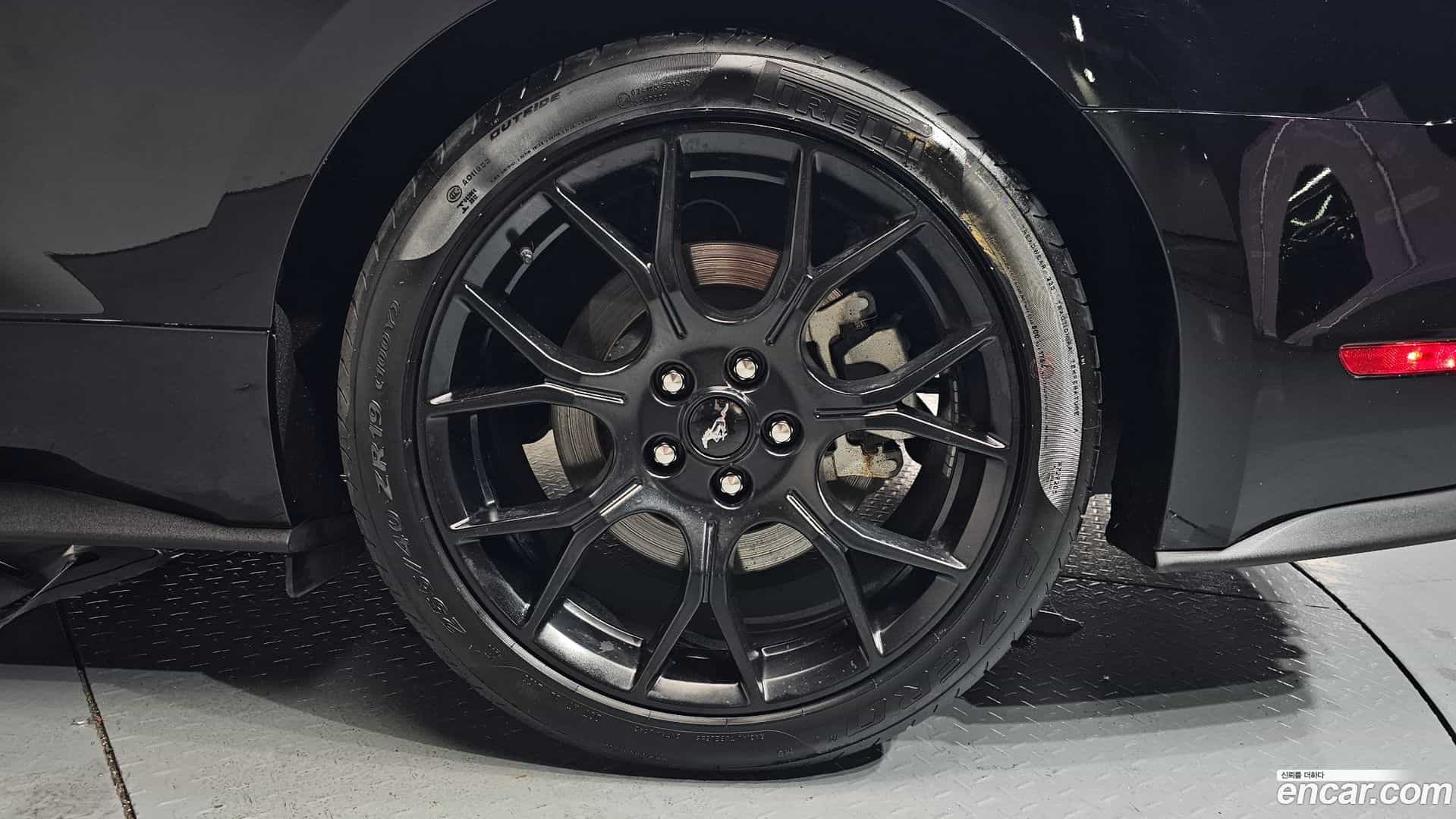 Mustang Ford 2020.8-OUTER-031