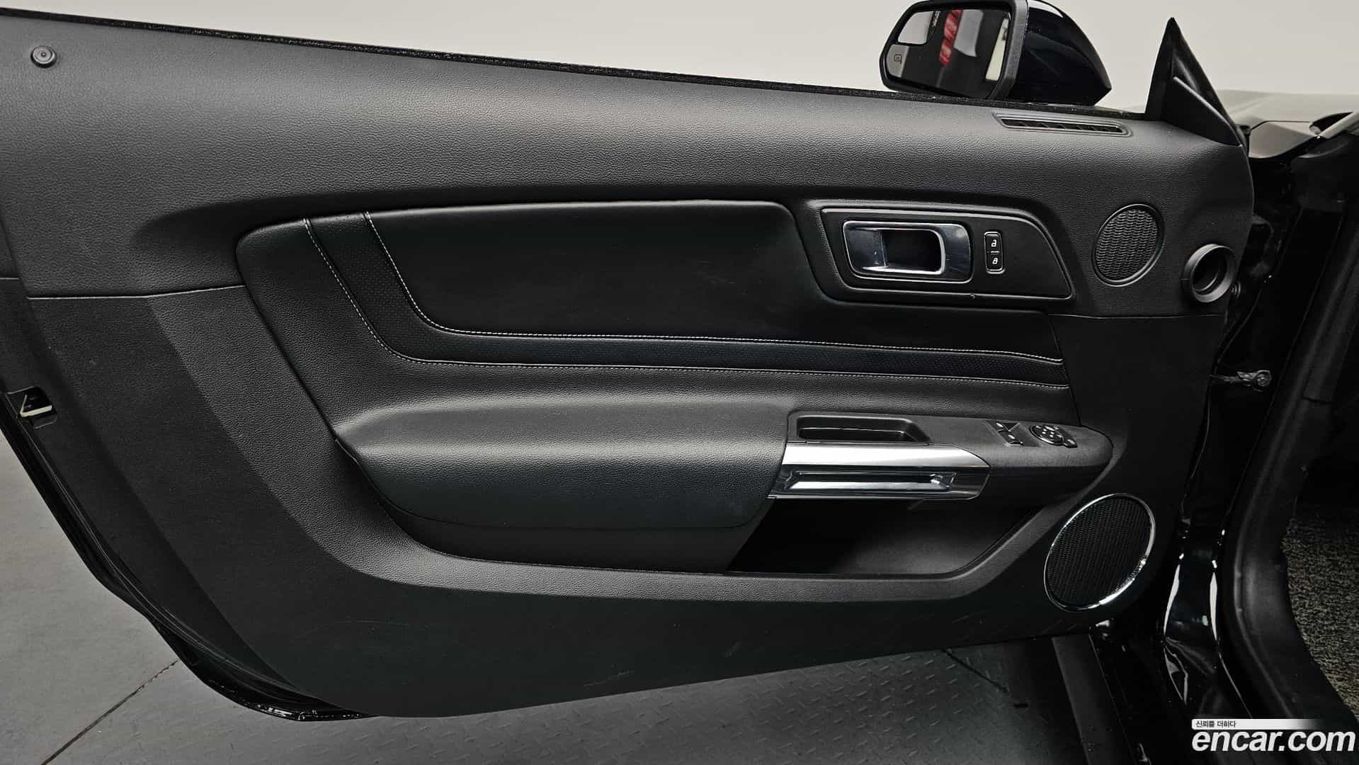 Mustang Ford 2020.8-INNER-034