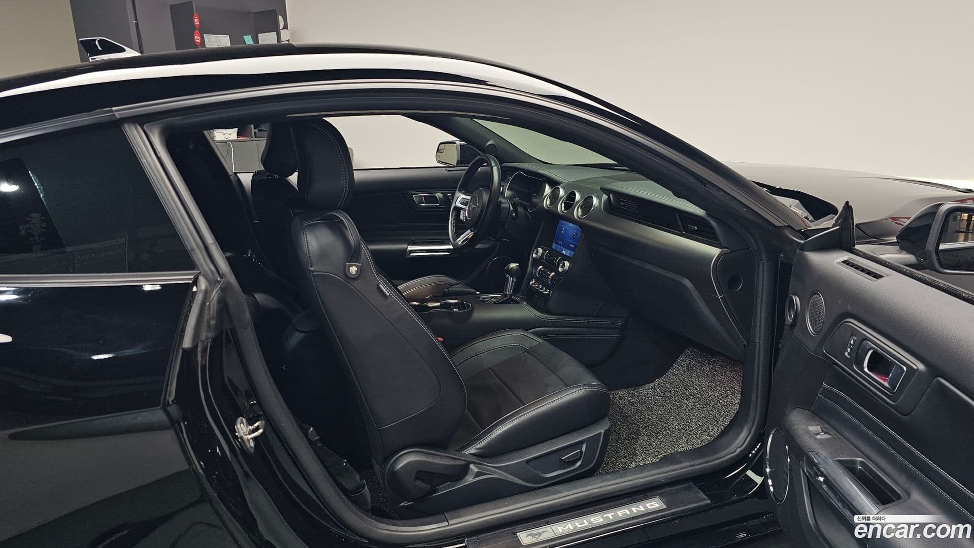 Main__Slider__Photo:Mustang Ford 2020.8-25