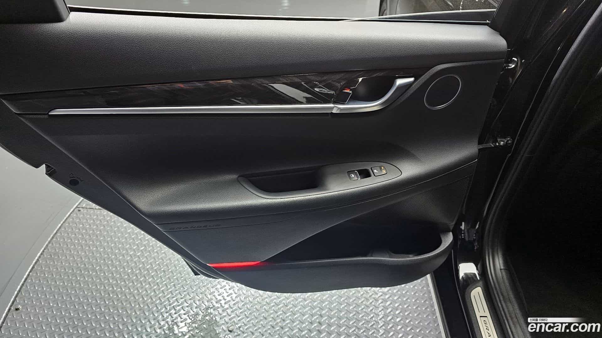 Grandeur Hyundai 2018.2-INNER-035