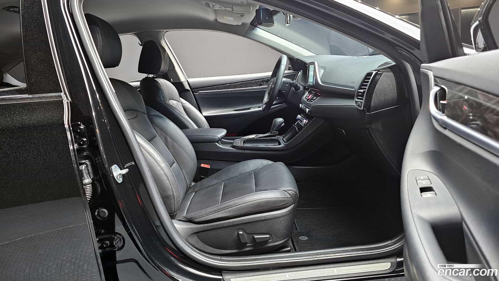 Grandeur Hyundai 2018.2-INNER-036