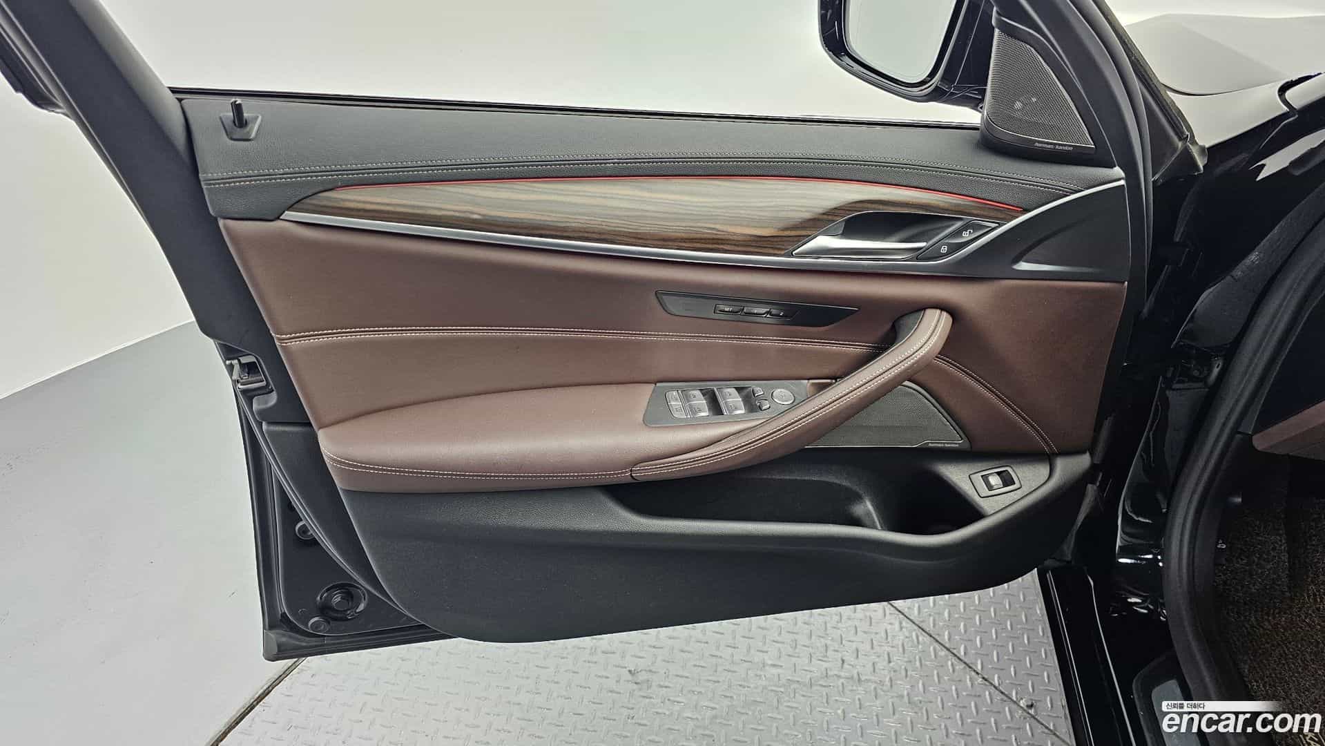 5-Series BMW 2022.2-INNER-034