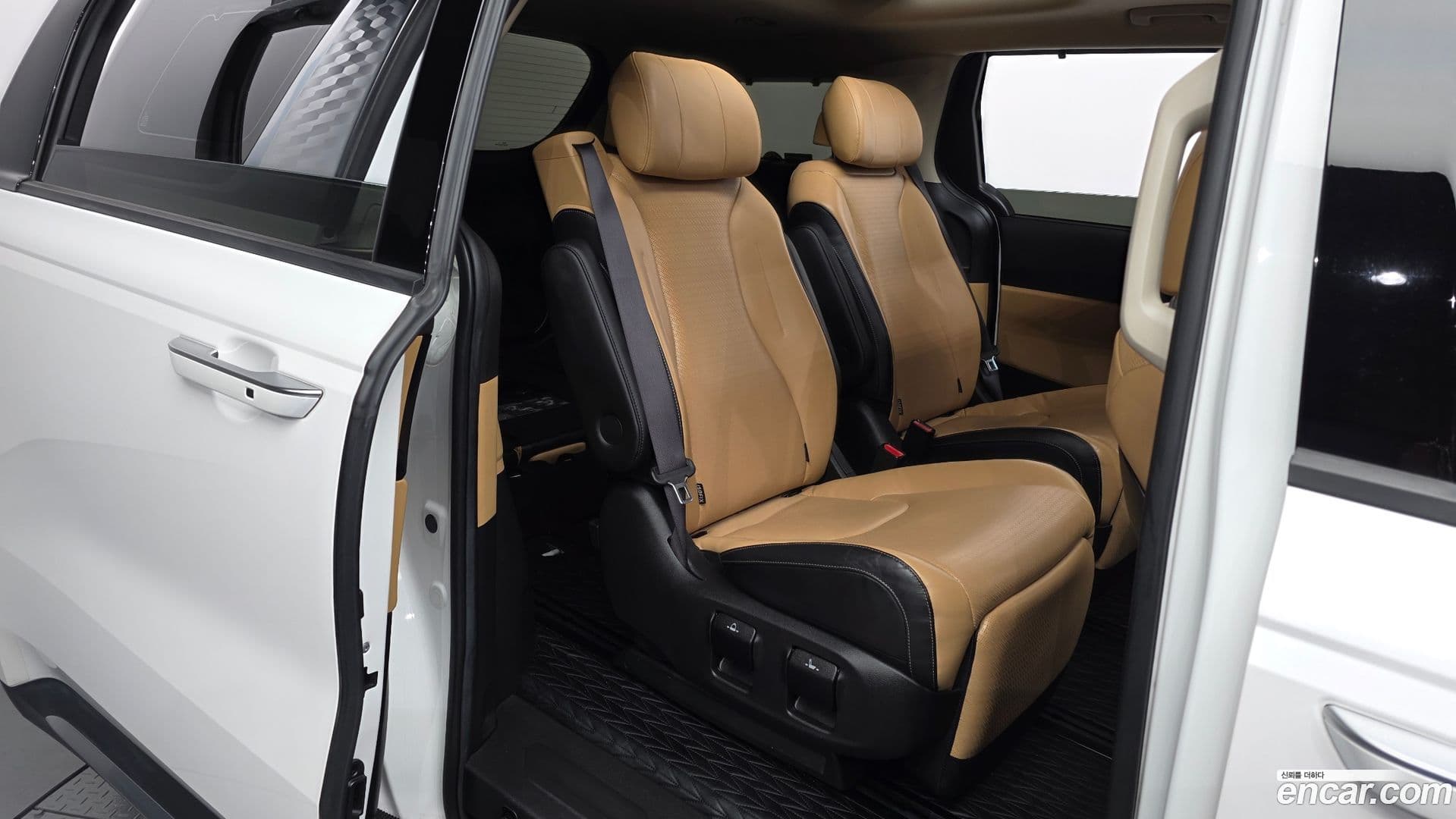 Main__Slider__Photo:Canival Kia 2021.0-11