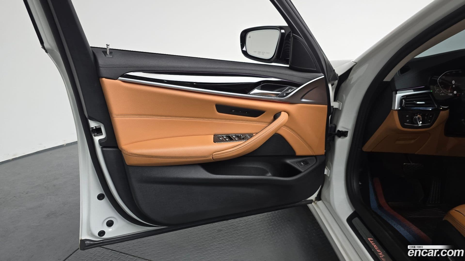 Main__Slider__Photo:5-Series BMW 2020.4-23