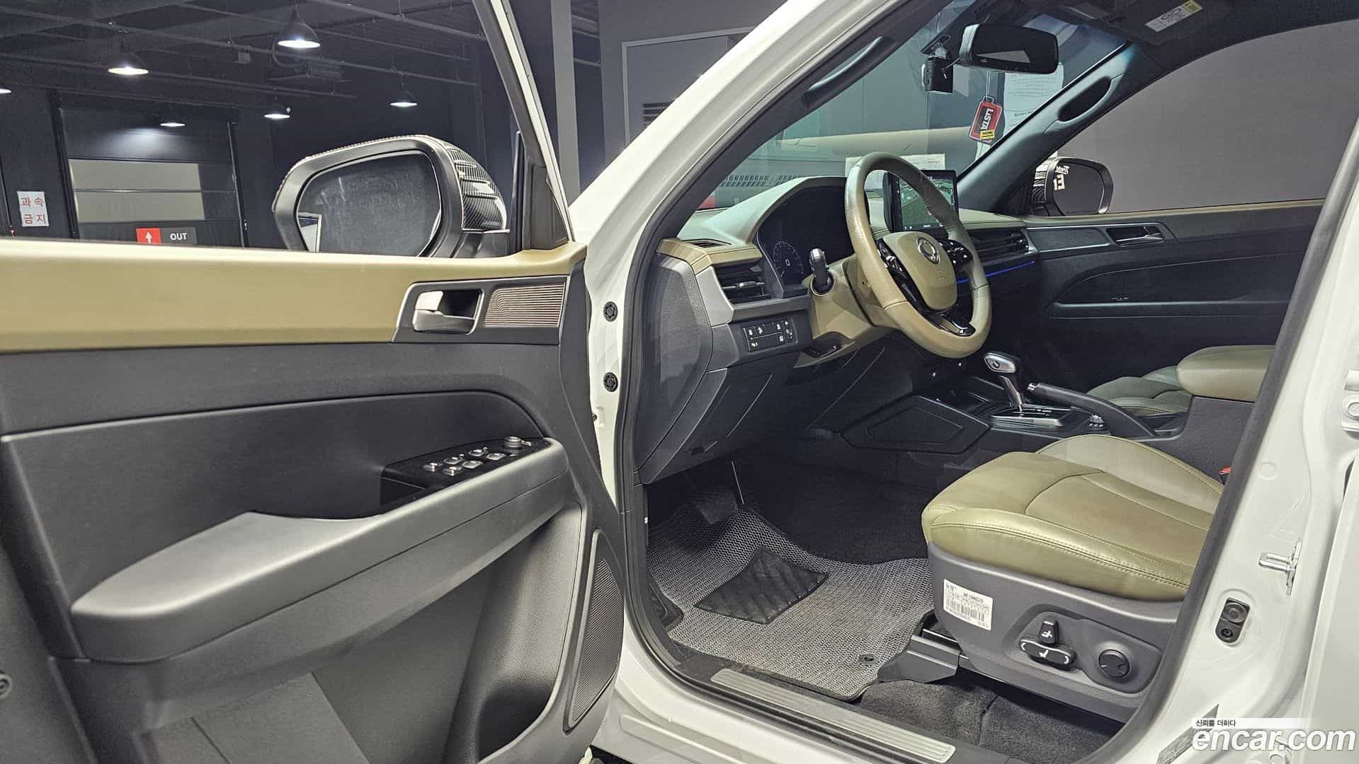 Rexton KG Mobility 2023.8-INNER-010